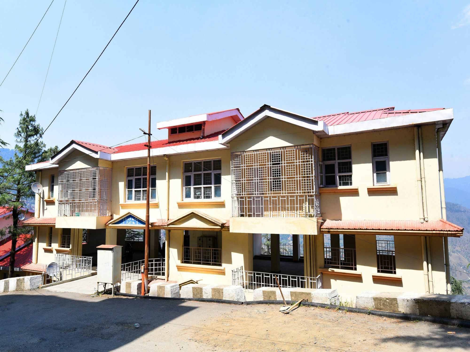 Oyo 14122 Modern 2bhk Hills View Himuda Colony Kasumptti * Shimla