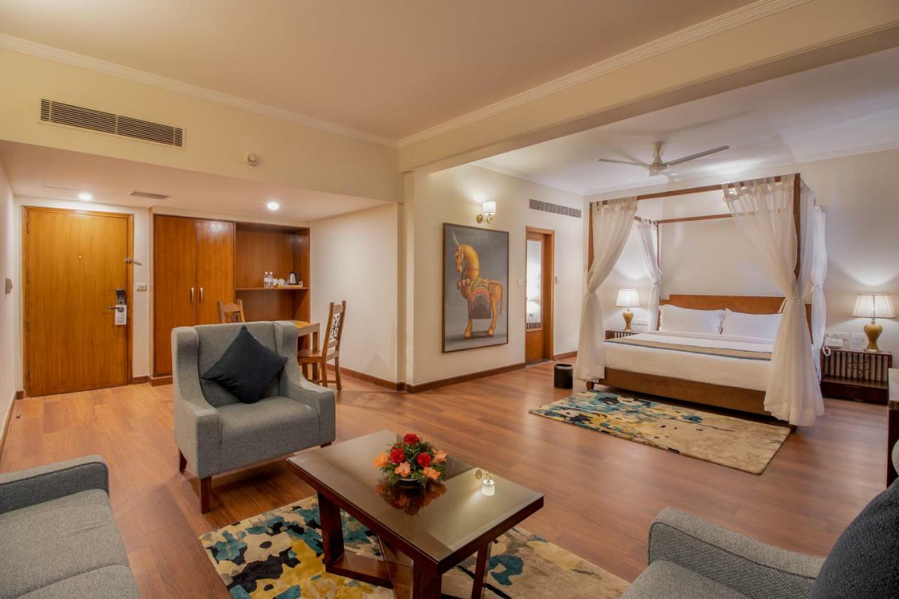 8fold By Larisa Hotel