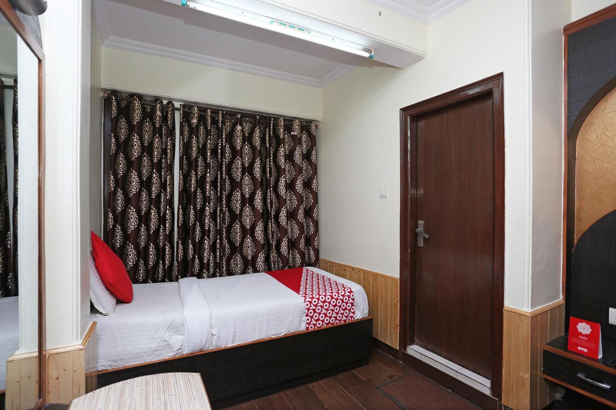 Oyo 27002 Hsr Ram Bazaar Hotel 3*