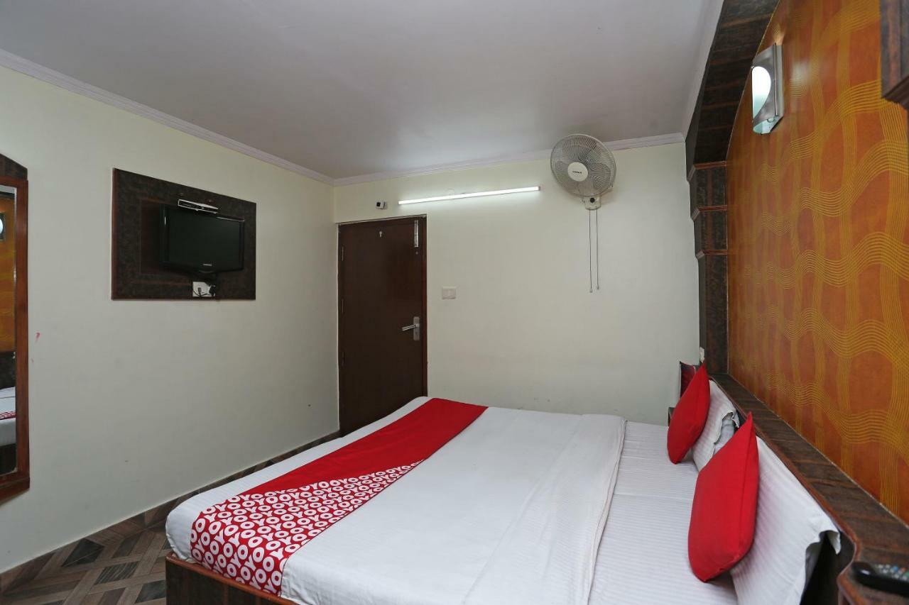 Oyo 27002 Hsr Ram Bazaar Hotel