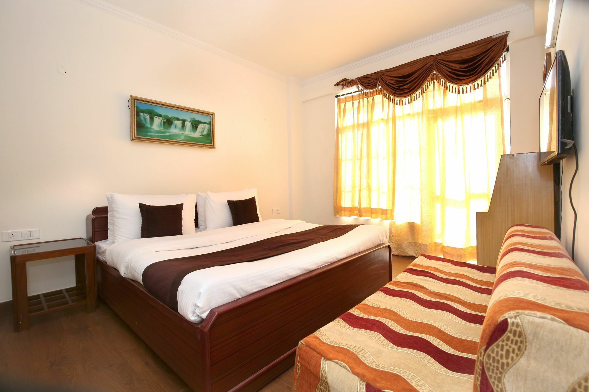 Guest house Hill View 2bhk Sojourn In Bharari,