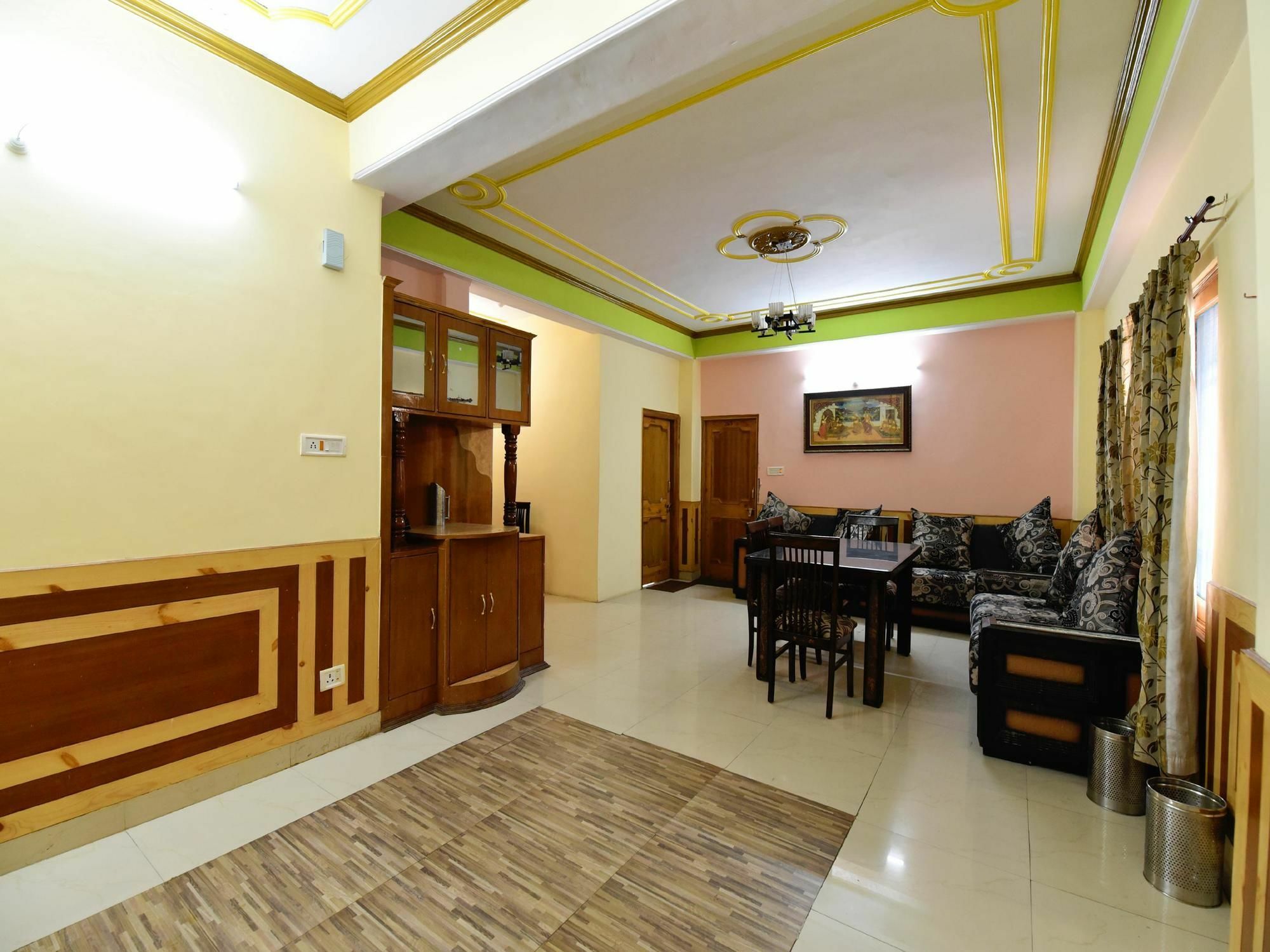 Oyo 4681 Snow Flake Hotel