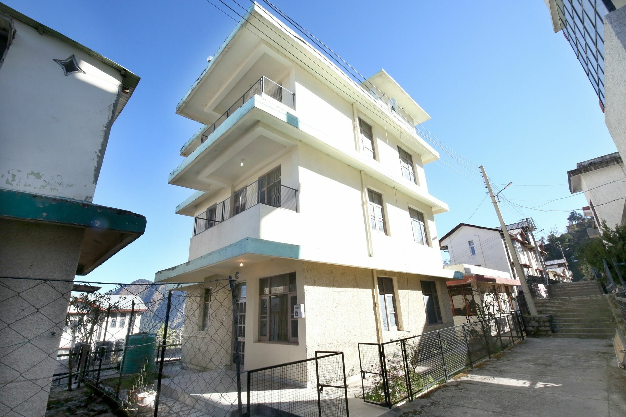 Elegant 3bhk Abode In Shoghi, Apartment Shimla