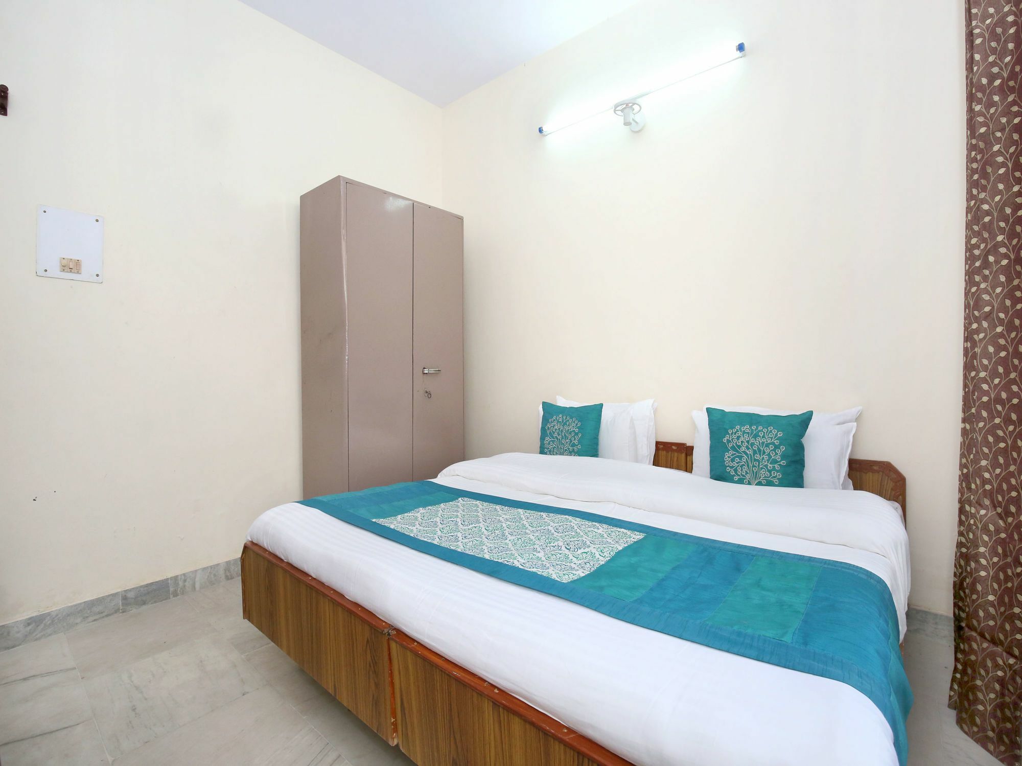 Elegant 3bhk Abode In Shoghi, Apartment *