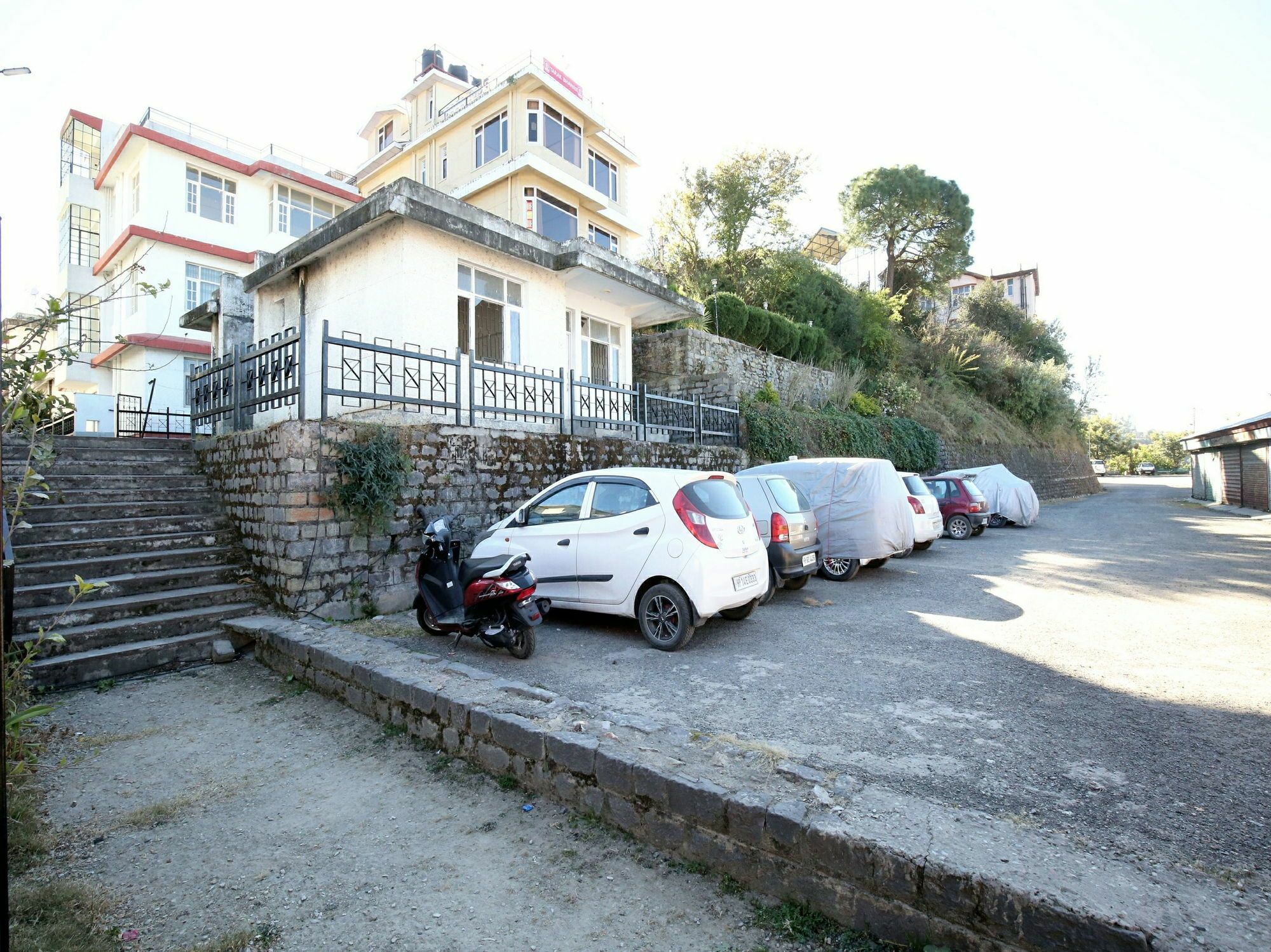Elegant 3bhk Abode In Shoghi, Shimla