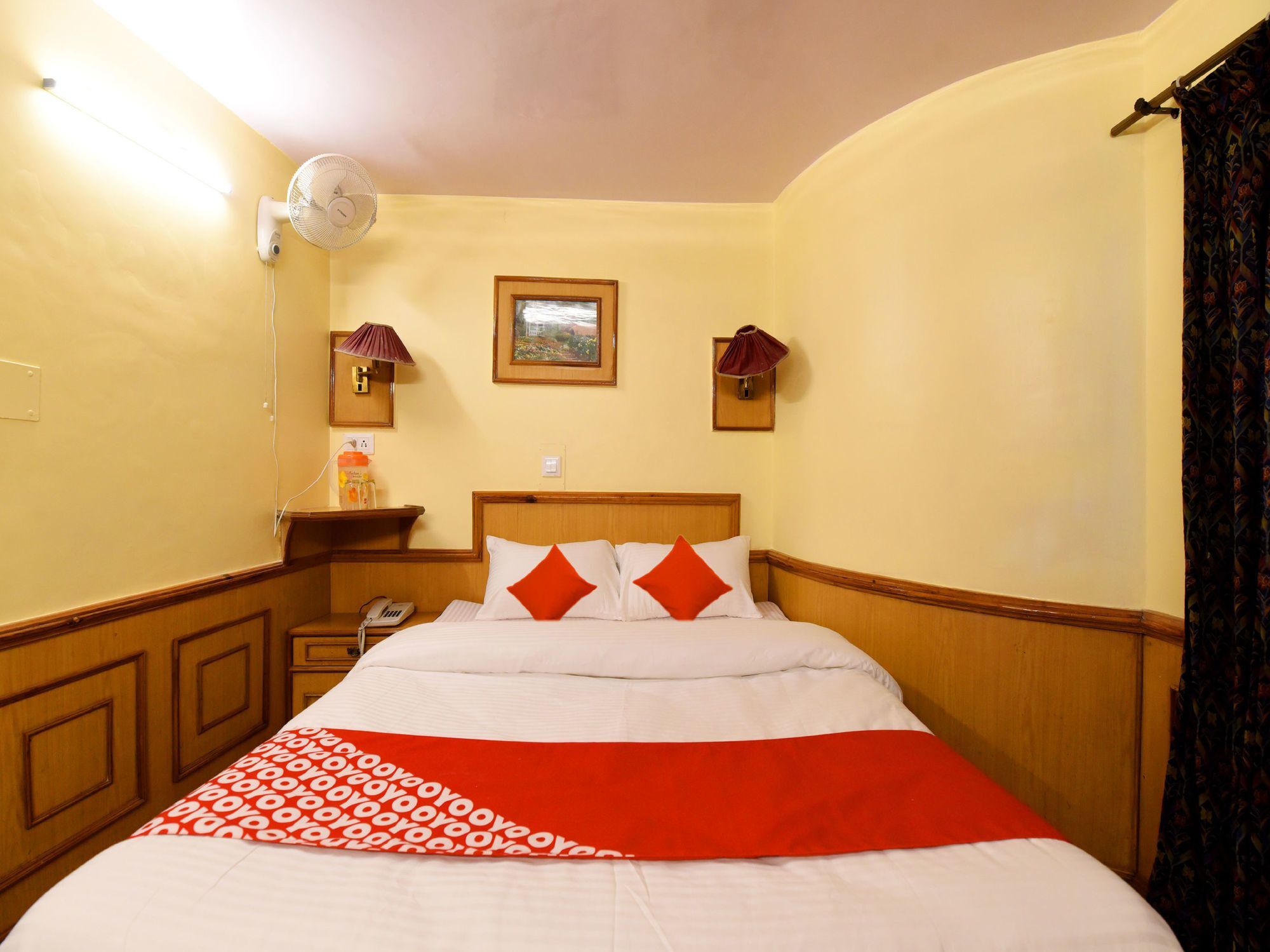 Oyo 12268 Samrat Hotel 3*