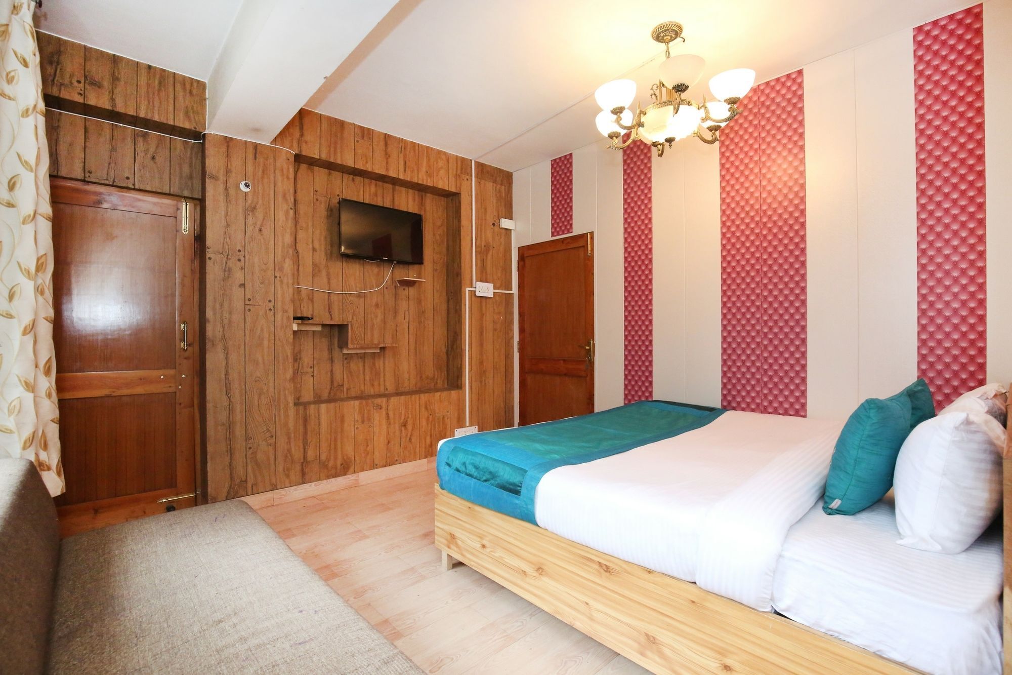 Oyo 10904 Sunny Woods Khalini Shimla