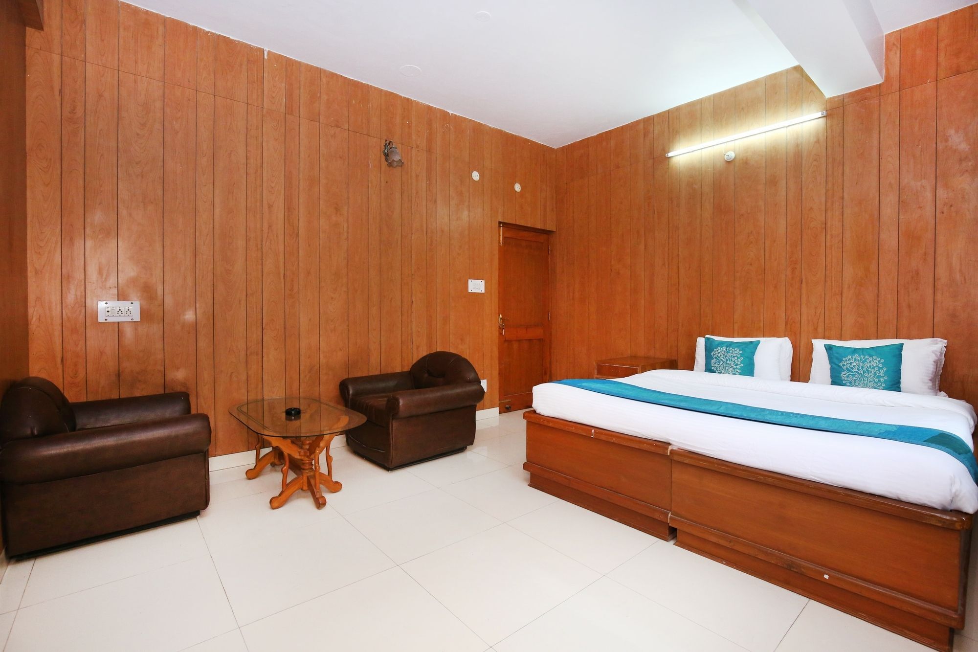 Oyo 10904 Sunny Woods Khalini Hotel 2*