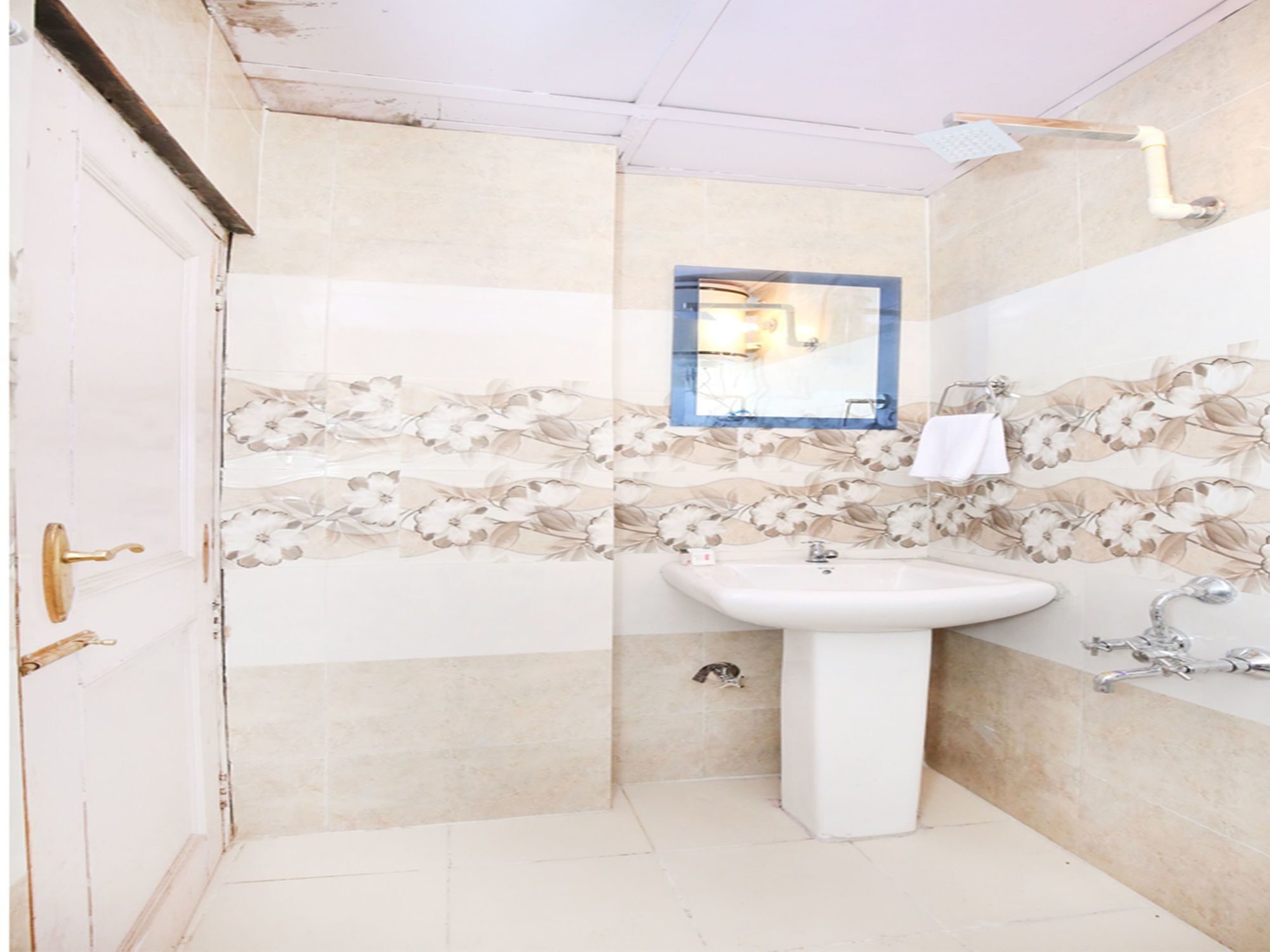 Hotel Oyo 10904 Sunny Woods Khalini