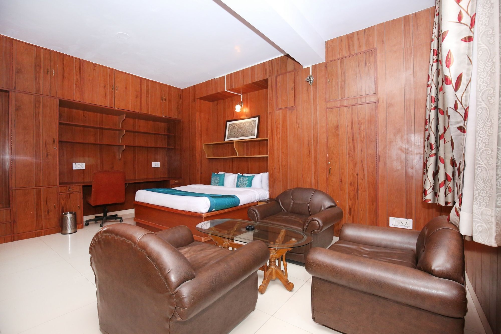 Hotel Oyo 10904 Sunny Woods Khalini Shimla