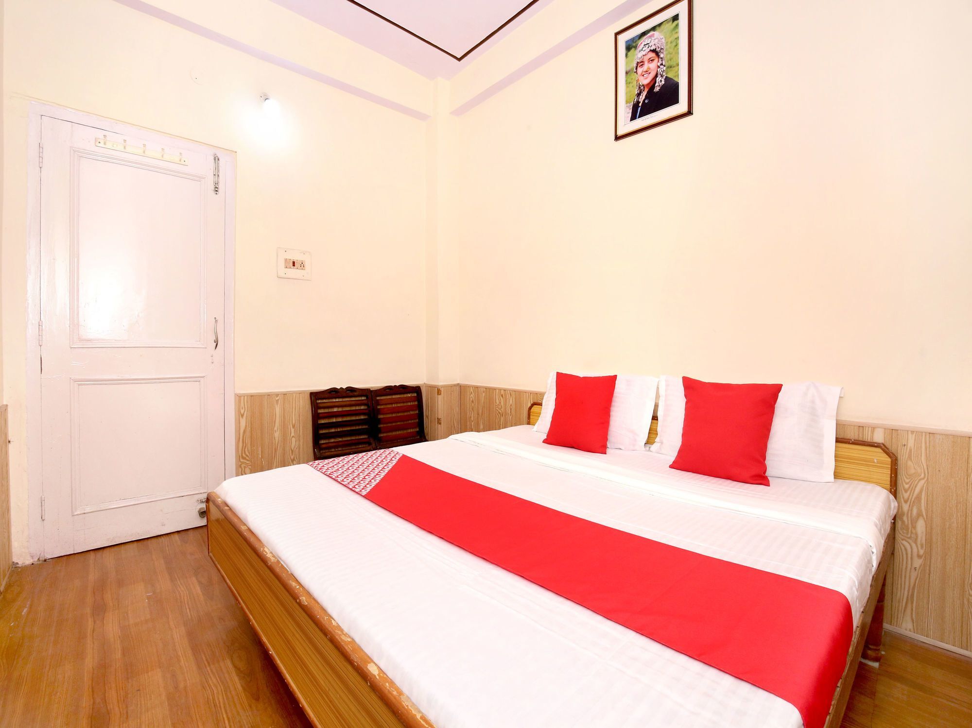Oyo 12241 2rk Shoghi Hotel