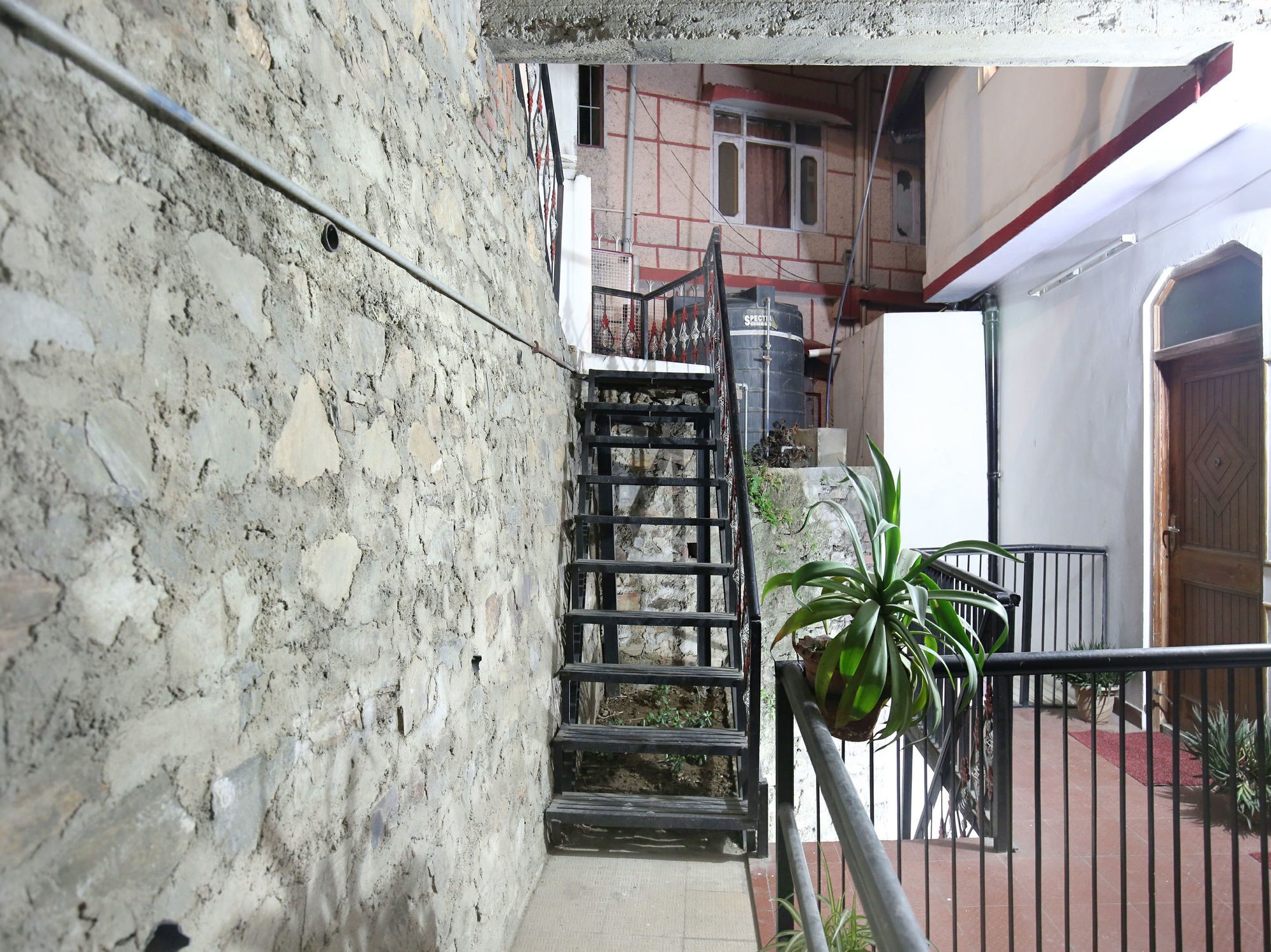 Oyo 12241 2rk Shoghi 2*
