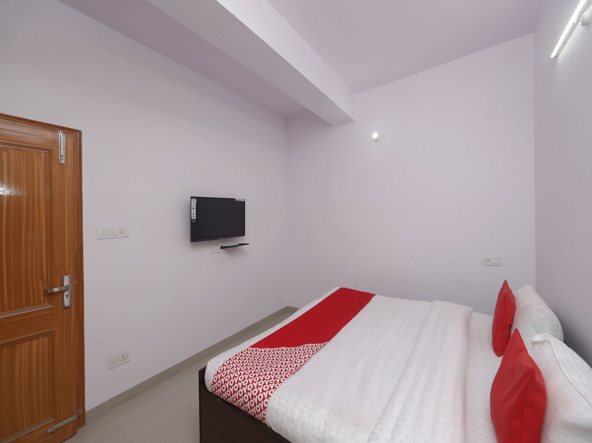 Oyo 12695 Cosy 5bhk Himuda Sanjauli Apartment
