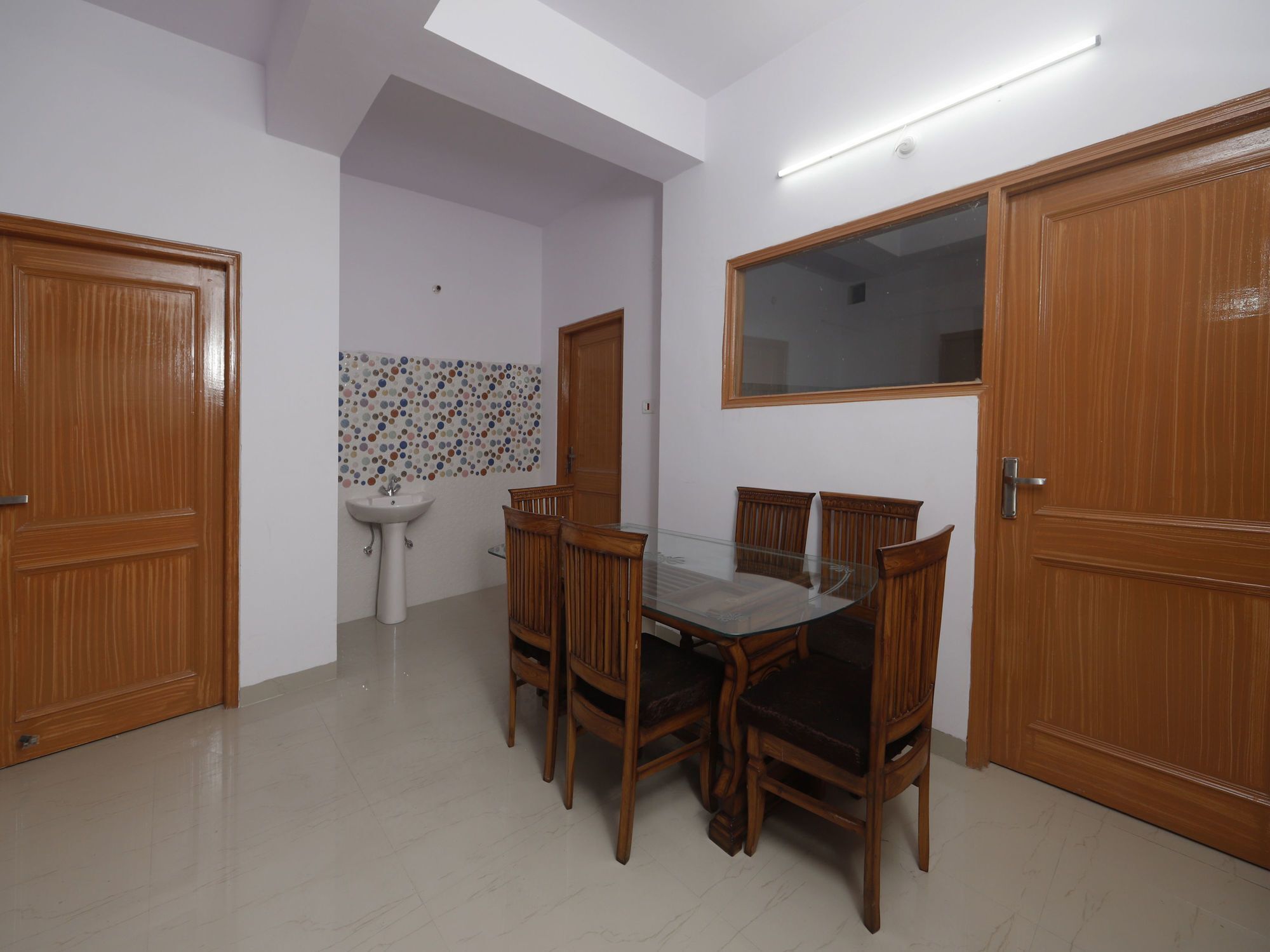 Oyo 12695 Cosy 5bhk Himuda Sanjauli Apartment *