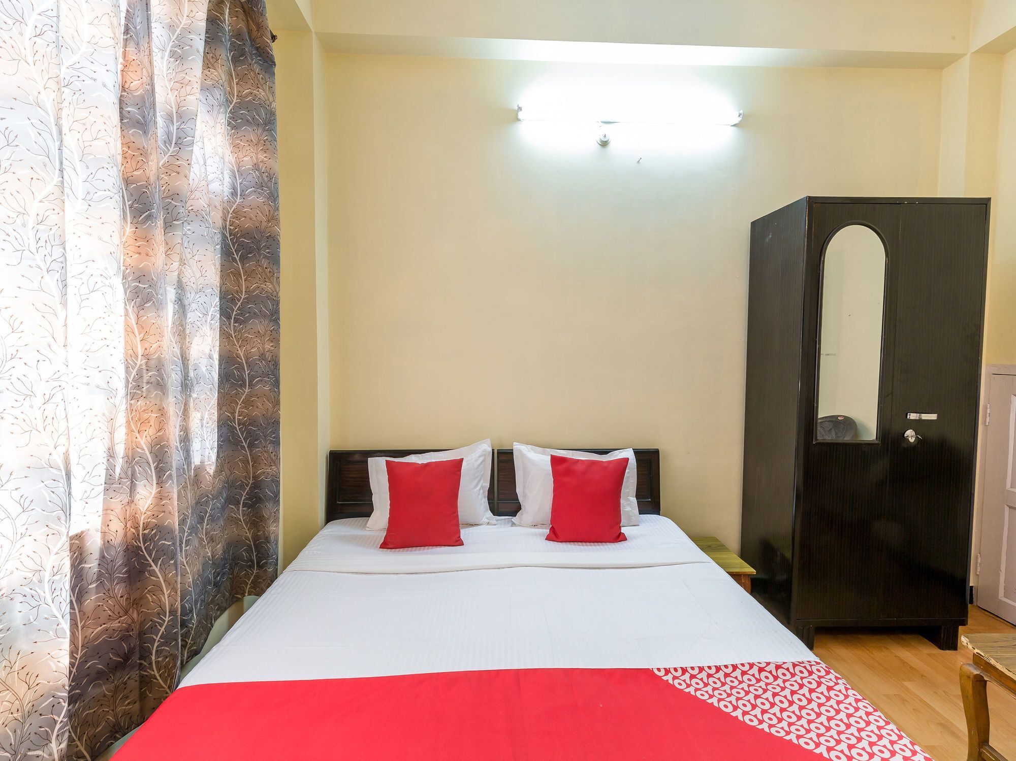 Apartment Oyo 12685 2bhk Sankat Mochan *