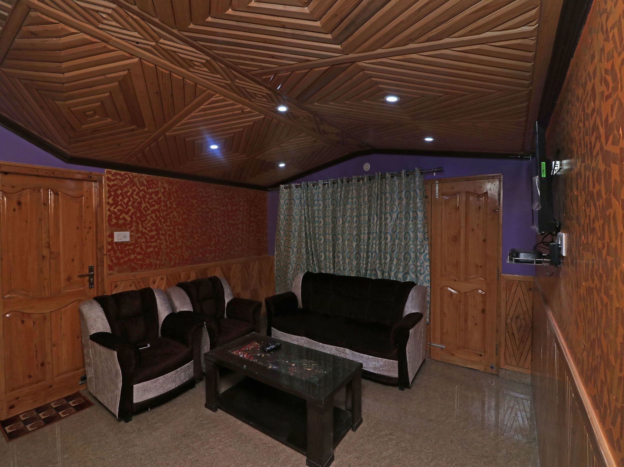 Oyo 13408 3bhk Hill View Devnagar Apartment *