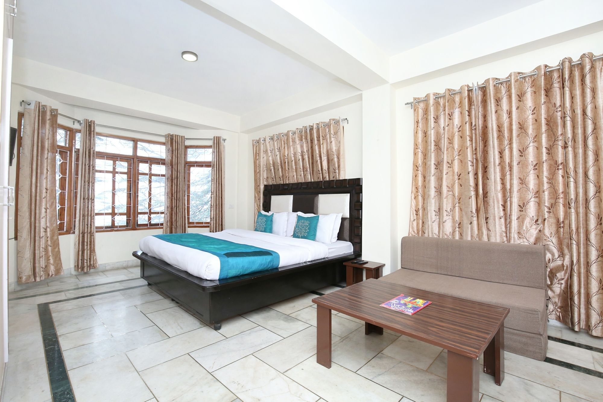 Oyo 11584 Modern Apartment
