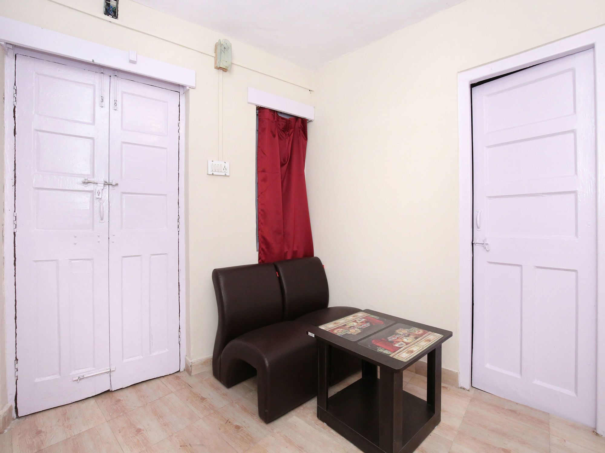 Oyo 10405 1bhk The Mall Apartment