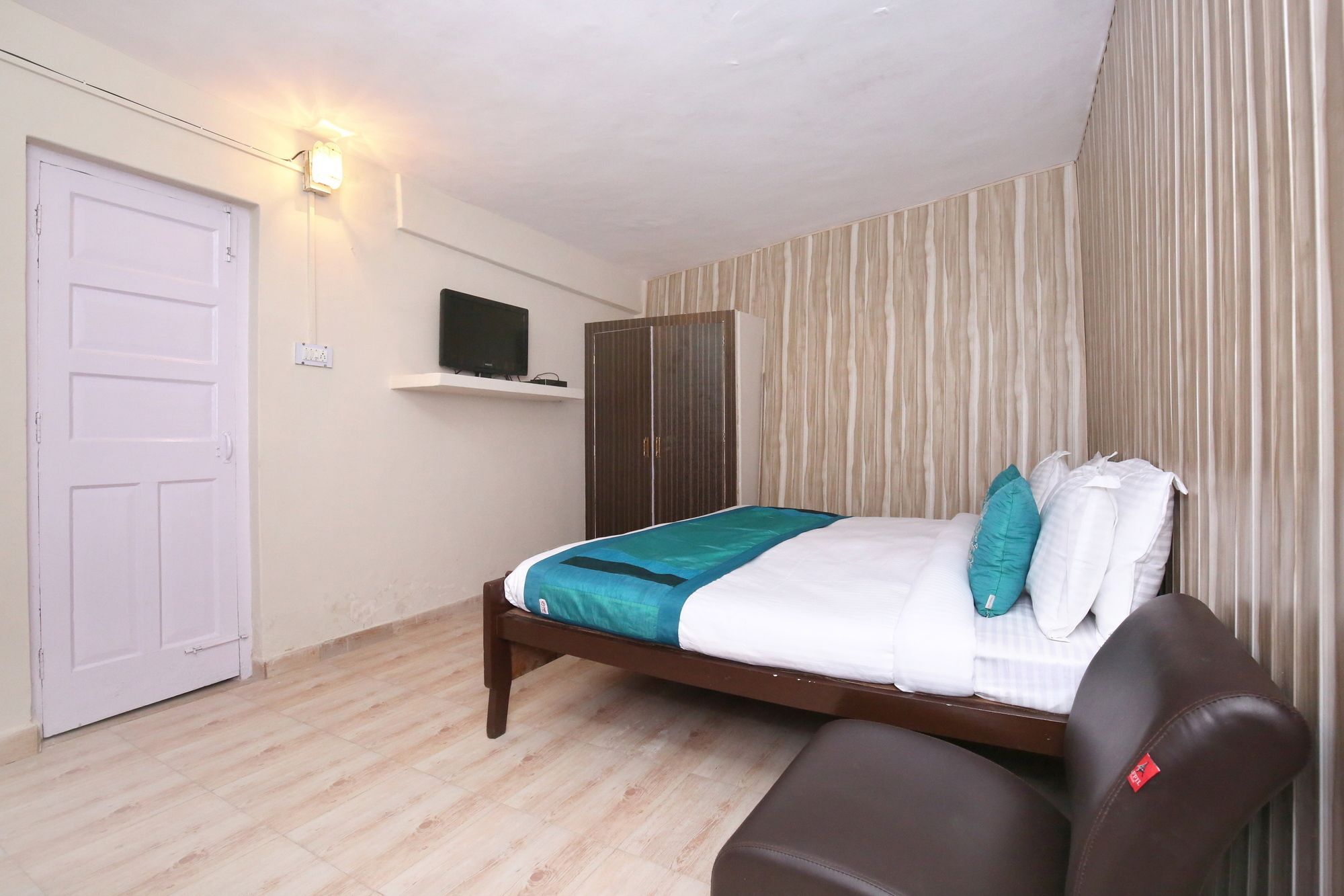 Oyo 10405 1bhk The Mall Apartment *