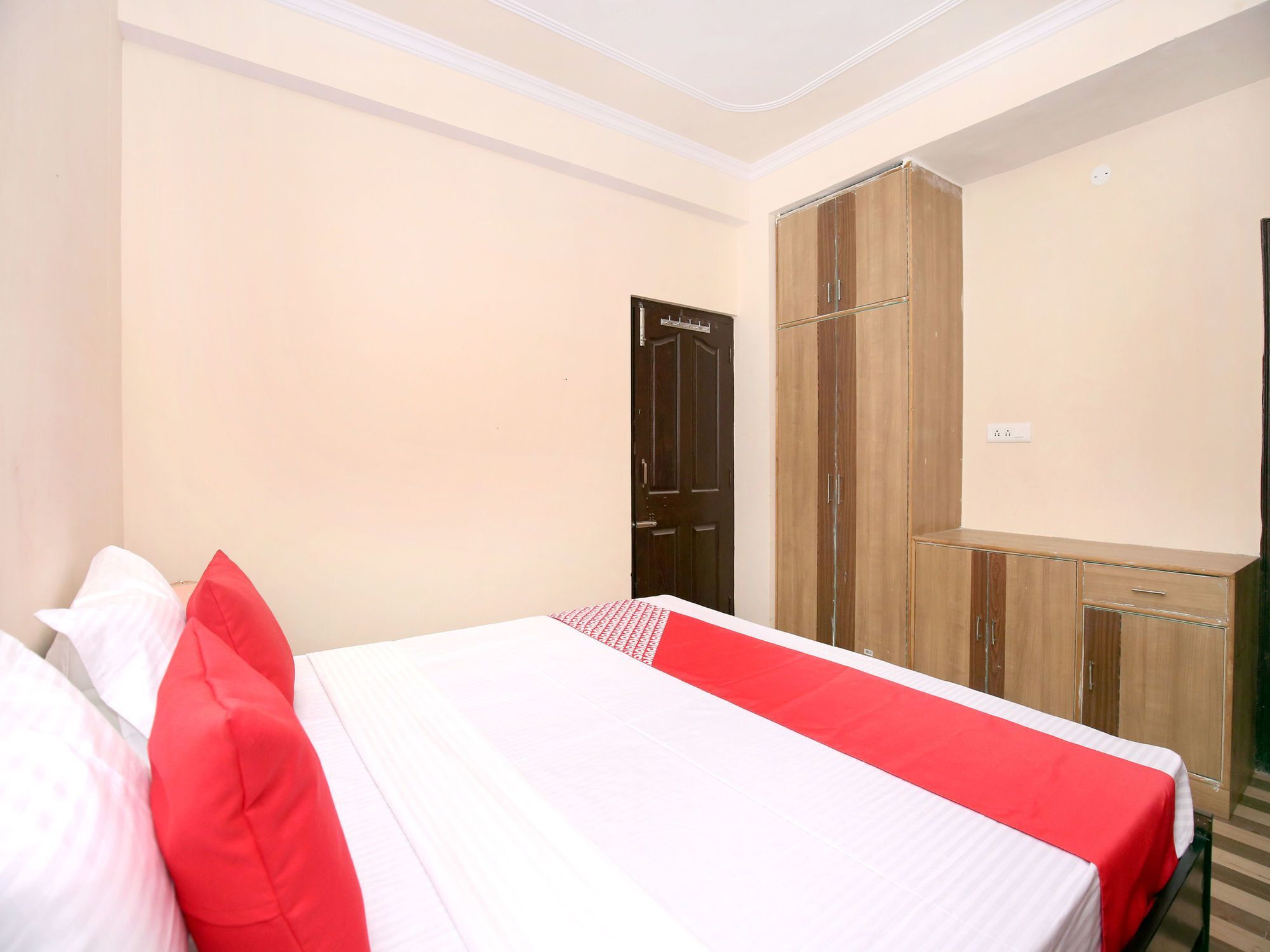 Oyo 12408 2bhk Hill View Kamyana Shimla