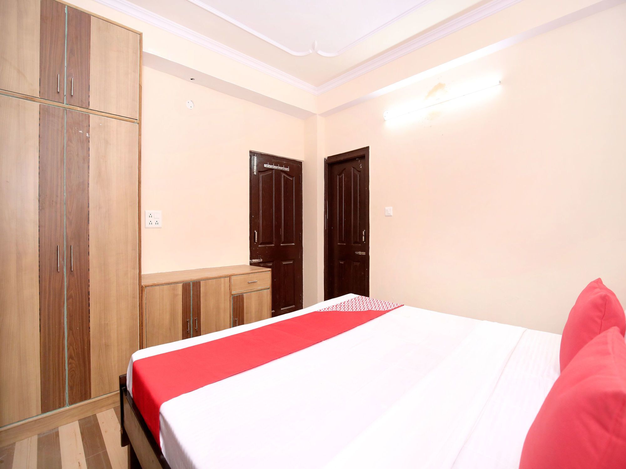 Oyo 12408 2bhk Hill View Kamyana Apartment Shimla