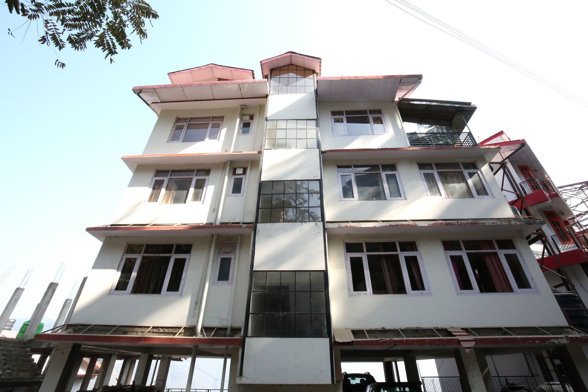 Oyo 10083 Golden Forest View 2bhk Bhattakufer Apartment *