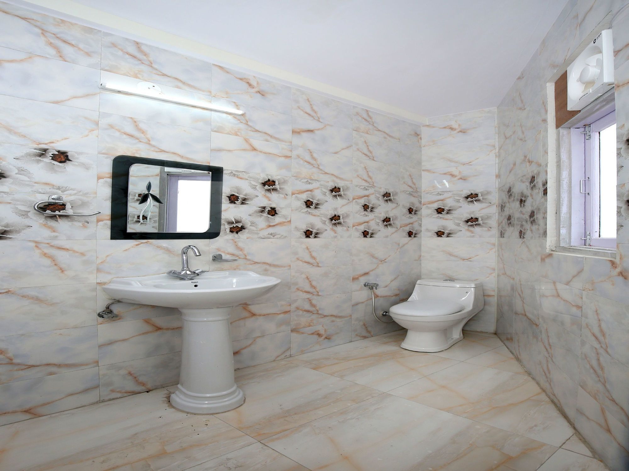 Oyo 10083 Golden Forest View 2bhk Bhattakufer * Shimla
