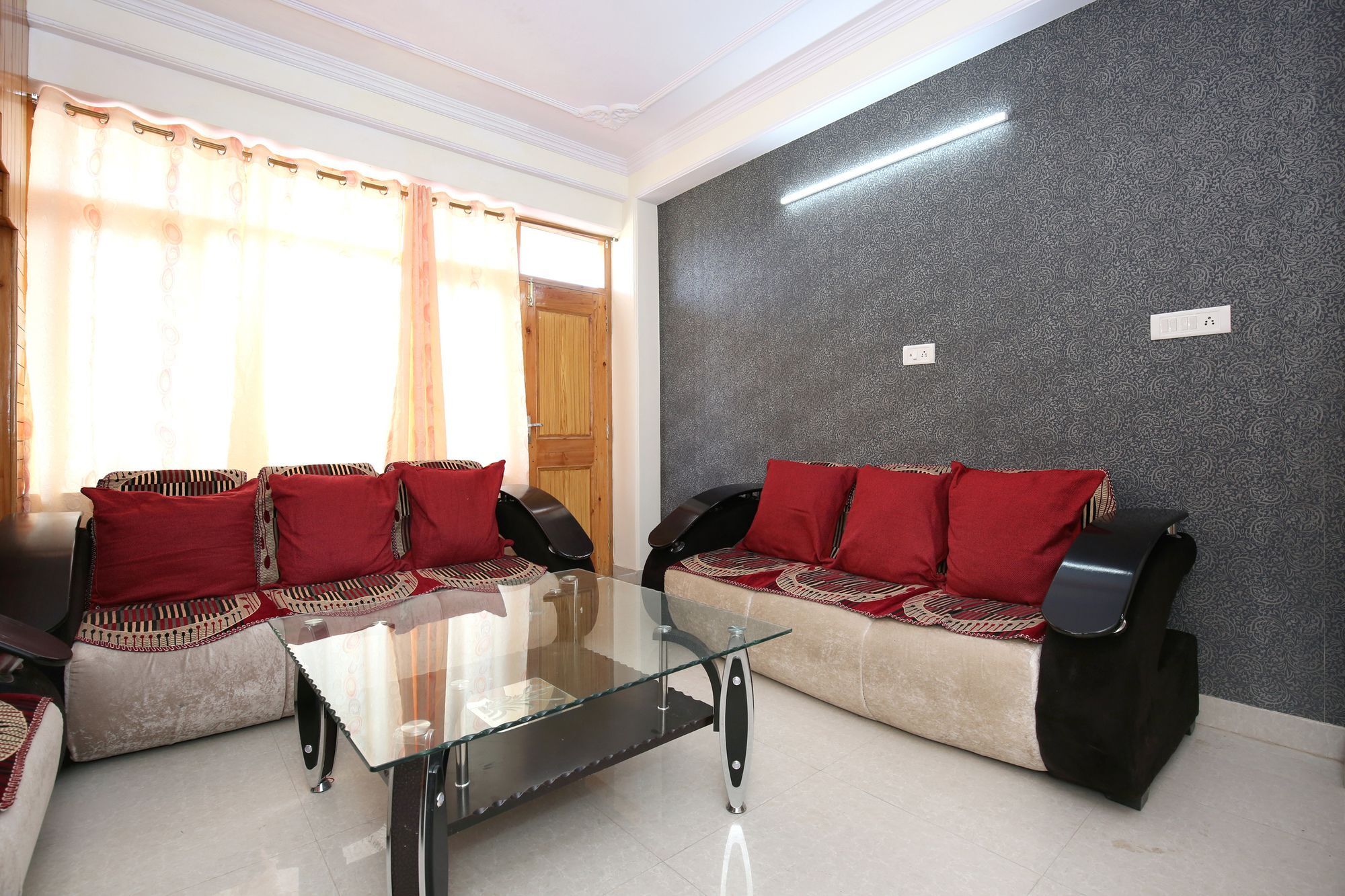 Oyo 10083 Golden Forest View 2bhk Bhattakufer Shimla