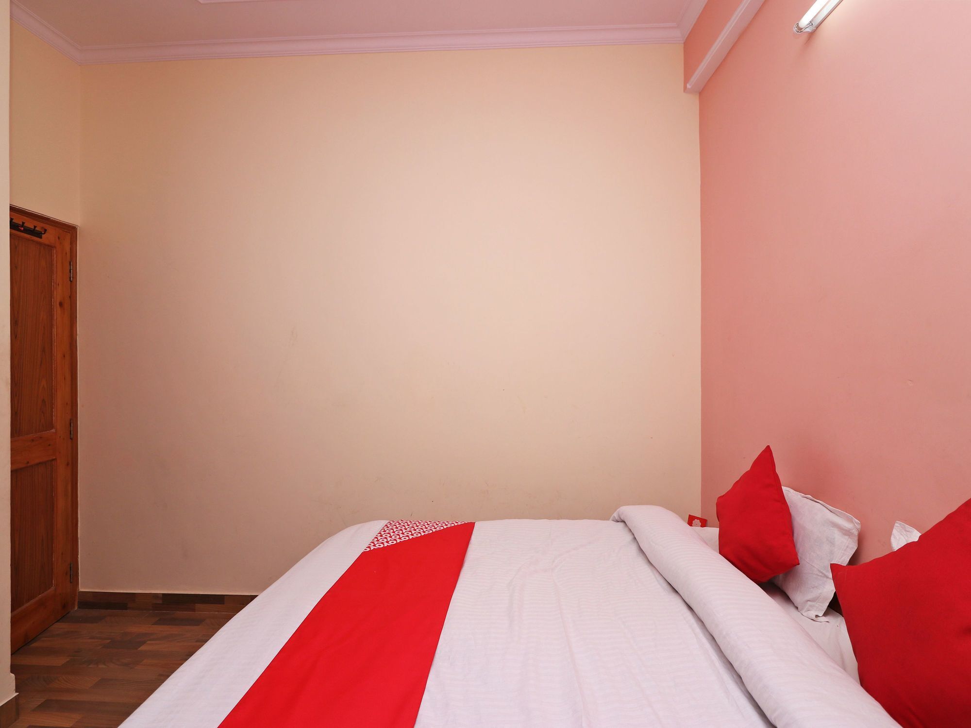 Apartment Oyo 13421 Cozy Hill View 2bhk Chota