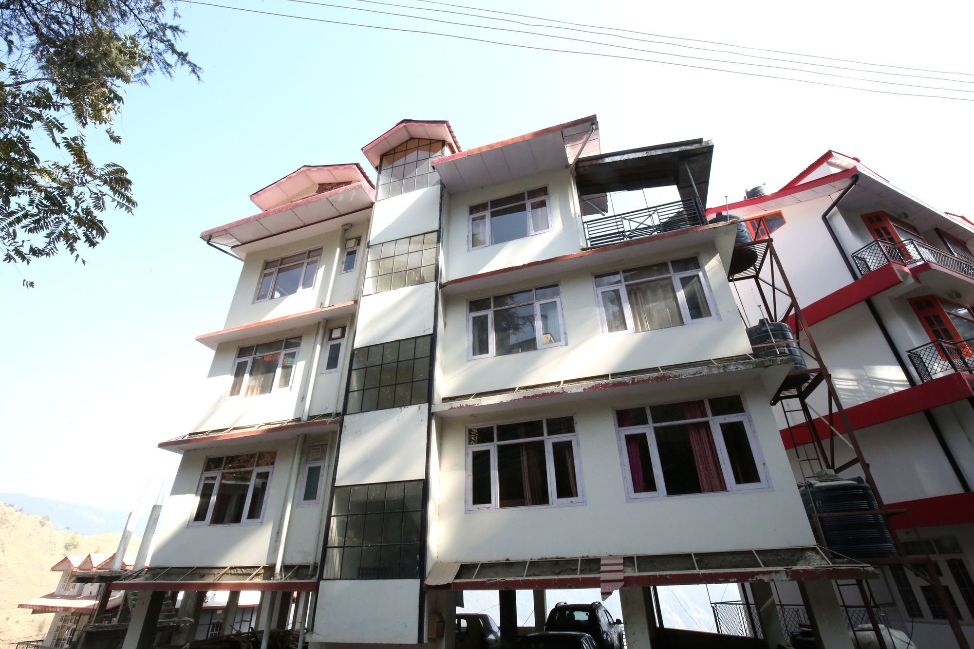 Apartment Oyo 10083 Golden Forest View 2bhk Bhattakufer *