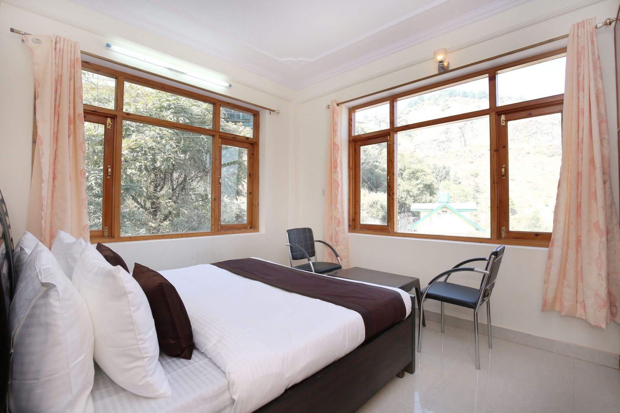 Oyo 10083 Golden Forest View 2bhk Bhattakufer