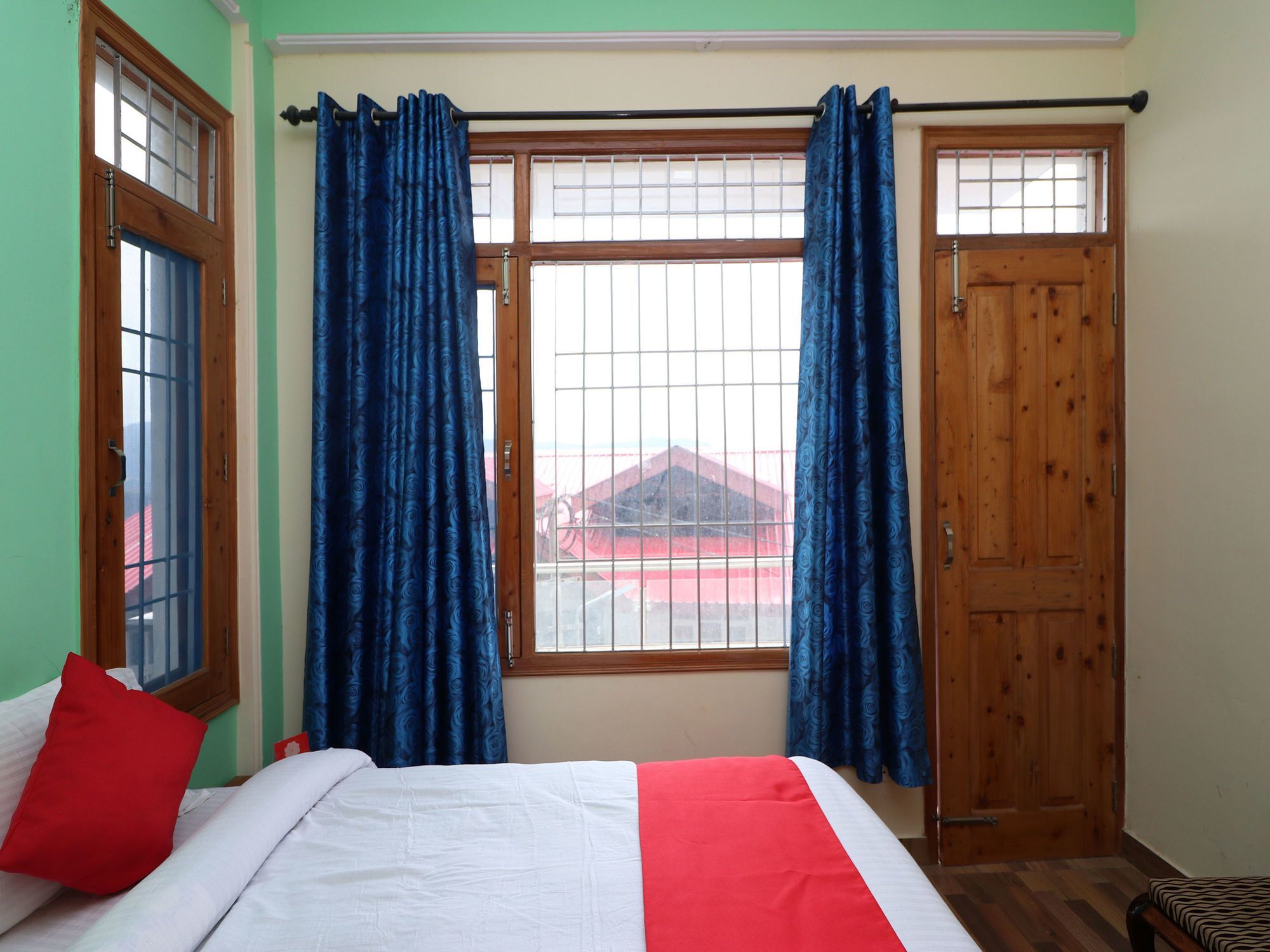 Oyo 13421 Cozy Hill View 2bhk Chota *