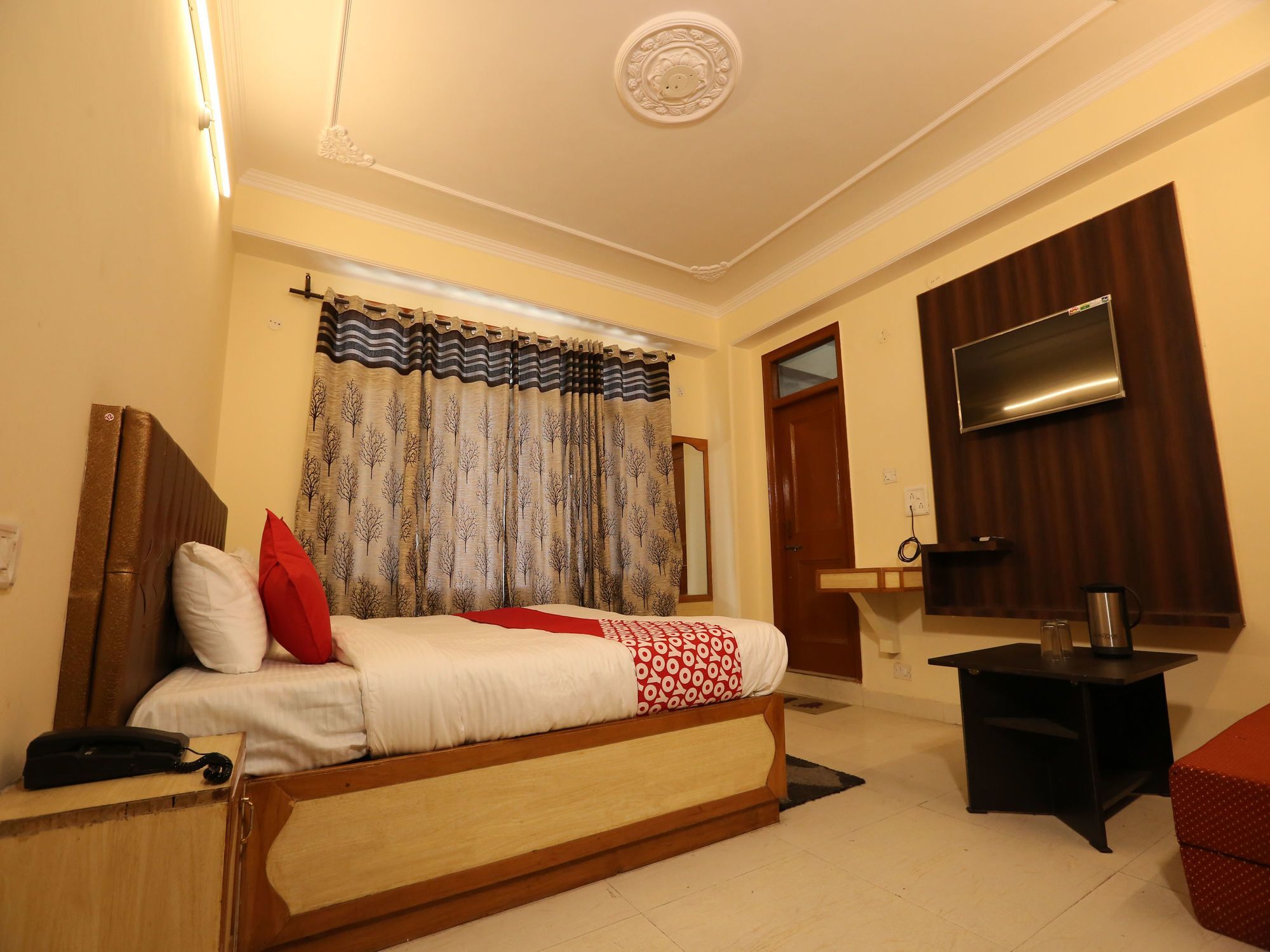 Oyo 14212 Tanwar Regency Shimla