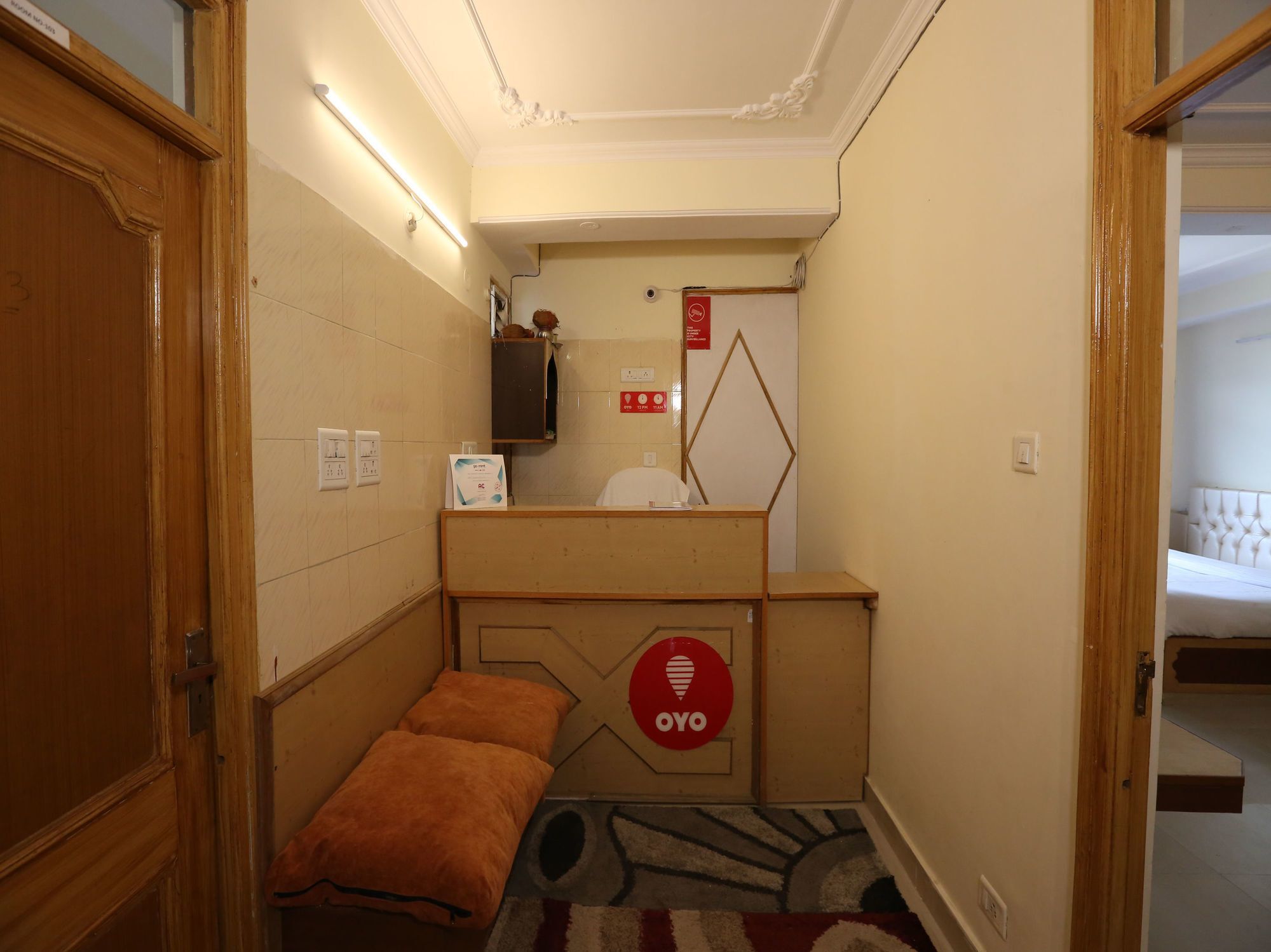 Oyo 14212 Tanwar Regency Hotel 2*