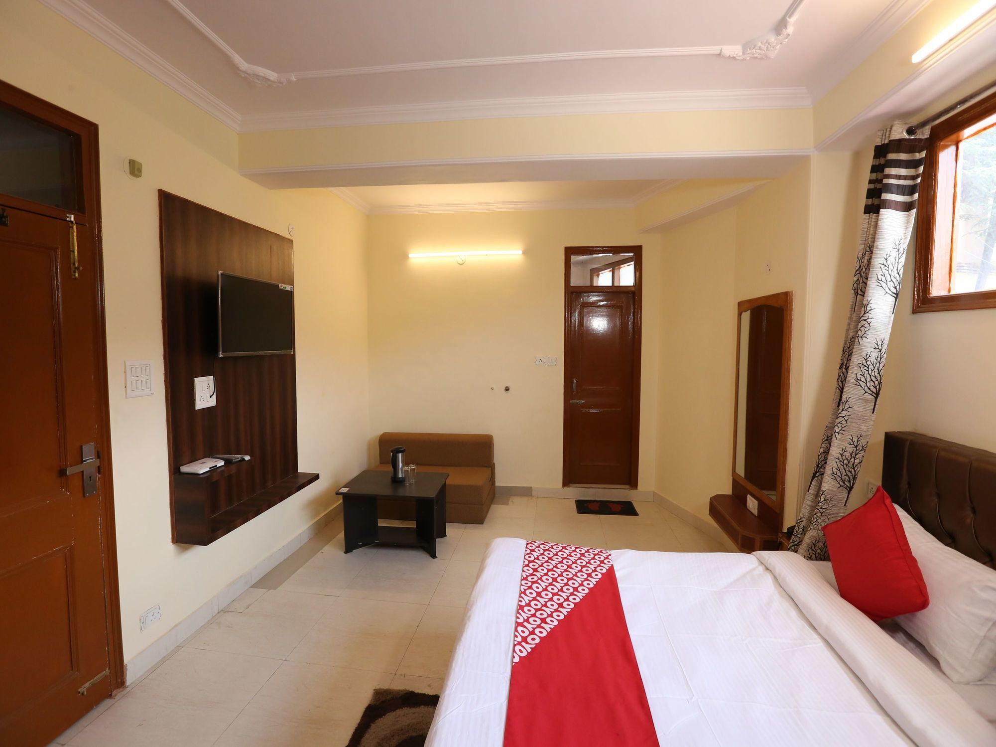 Oyo 14212 Tanwar Regency 2*