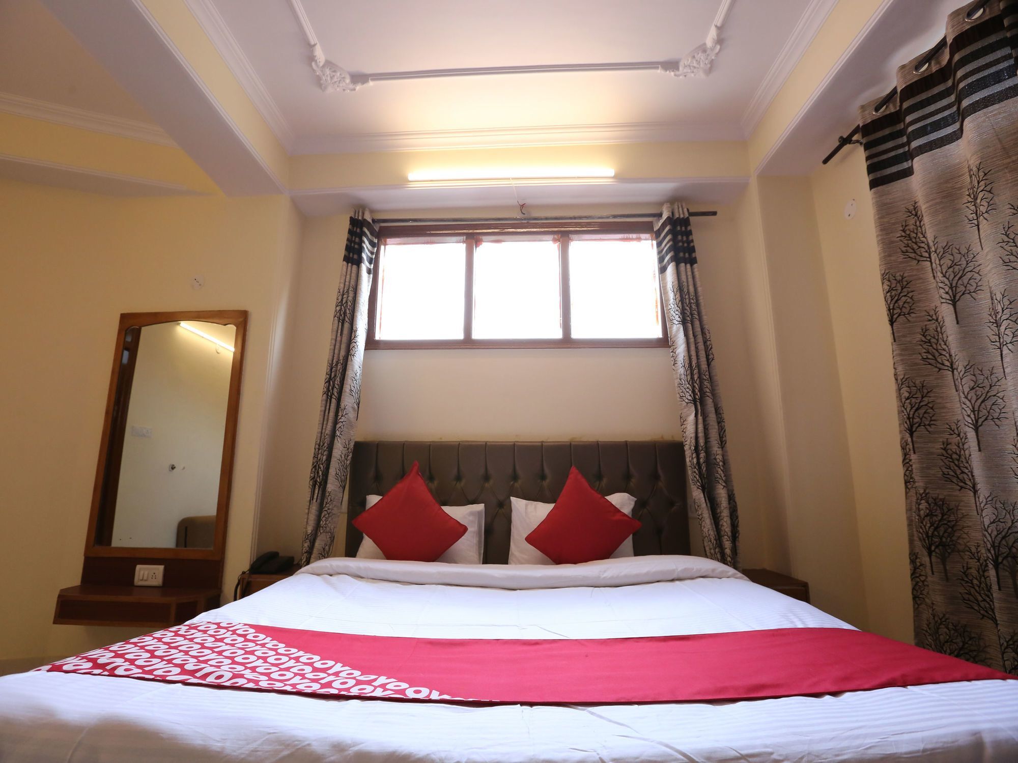 Hotel Oyo 14212 Tanwar Regency 2*