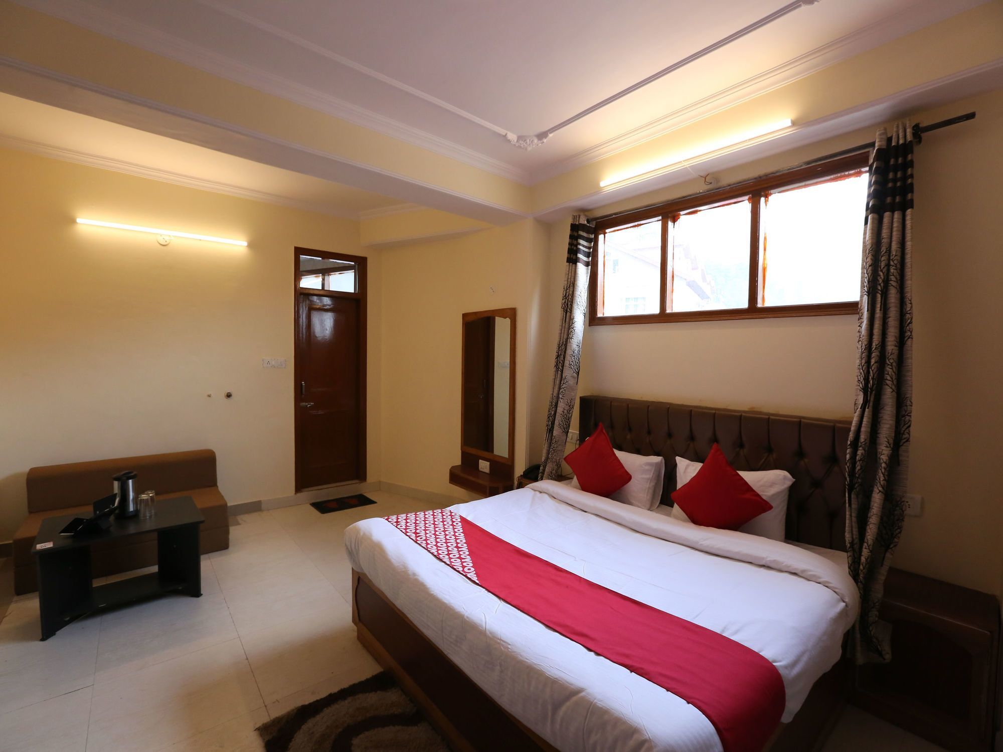 Oyo 14212 Tanwar Regency 2* Shimla