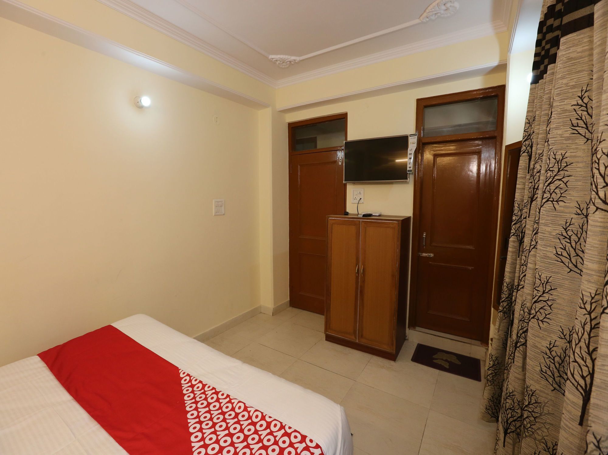 Oyo 14212 Tanwar Regency Shimla