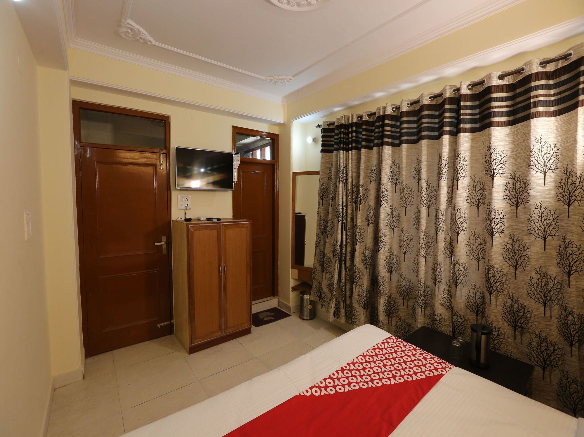 Oyo 14212 Tanwar Regency Shimla