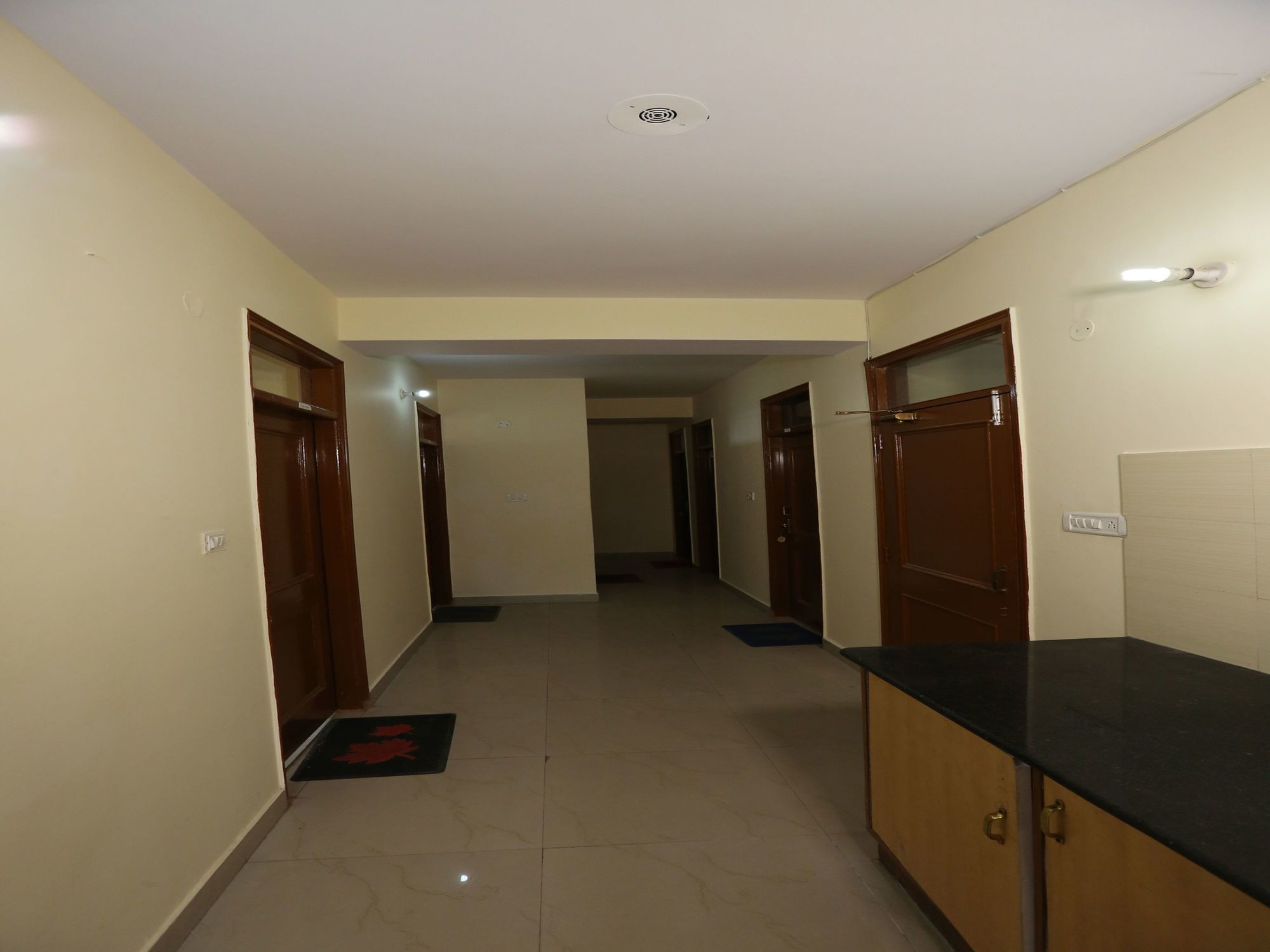Hotel Oyo 14212 Tanwar Regency