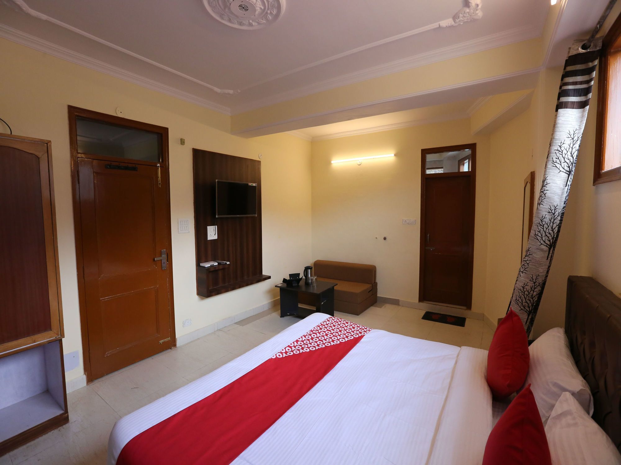 Hotel Oyo 14212 Tanwar Regency 2*