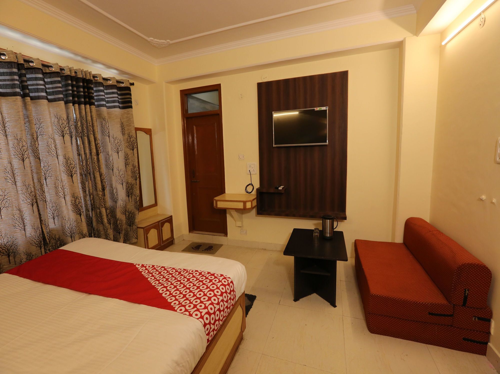 Hotel Oyo 14212 Tanwar Regency Shimla