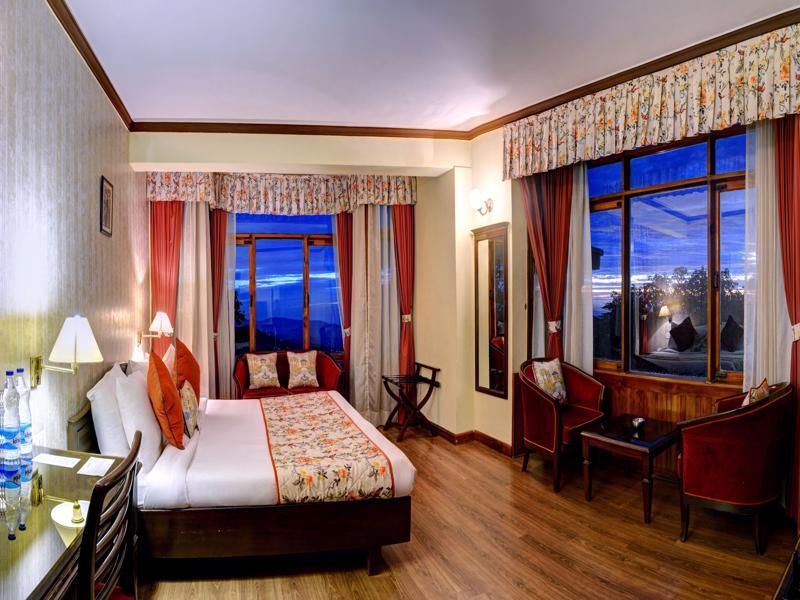 Summit Le Royale Hotel, Hotel