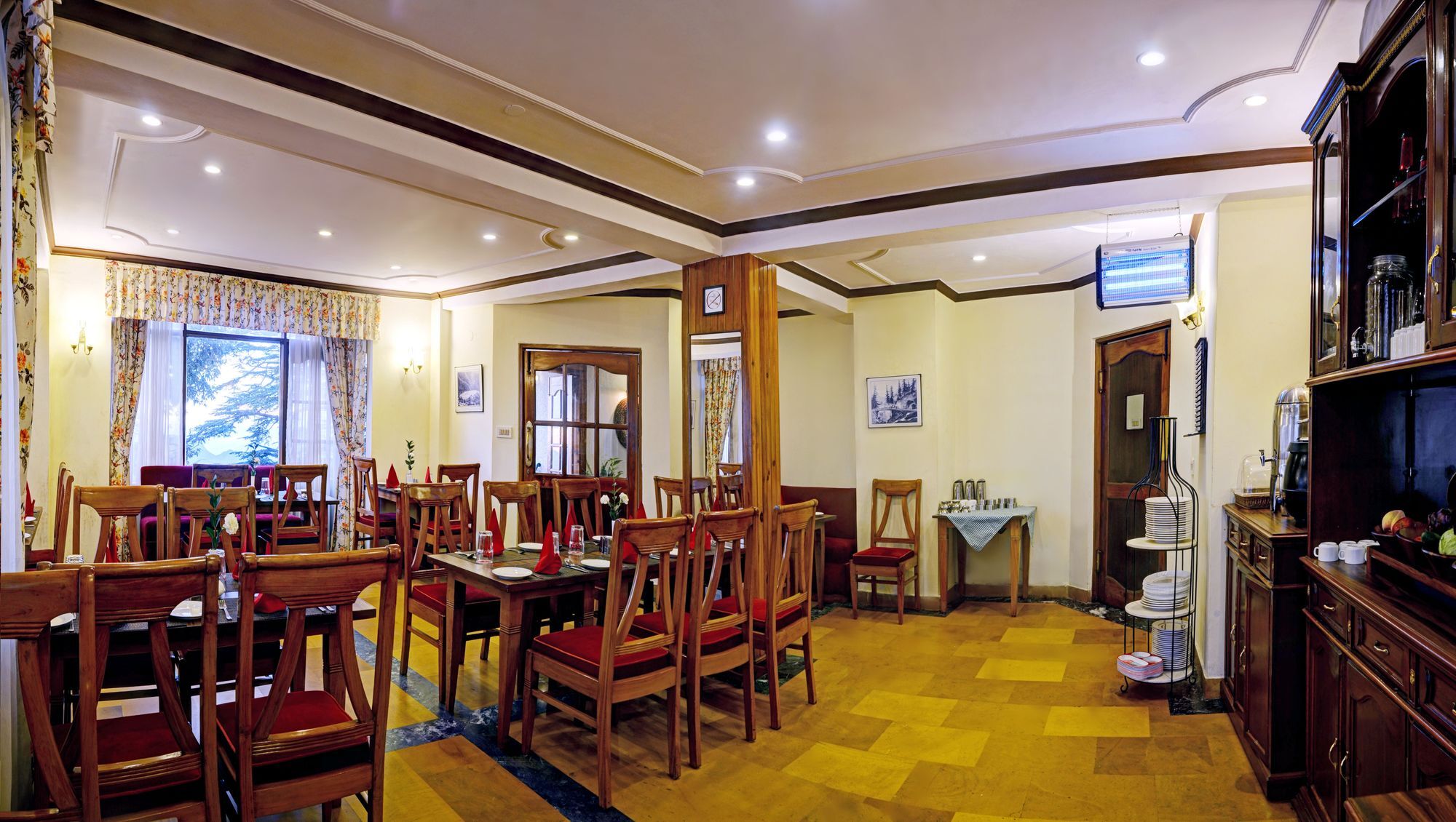Summit Le Royale Hotel, Hotel 3*