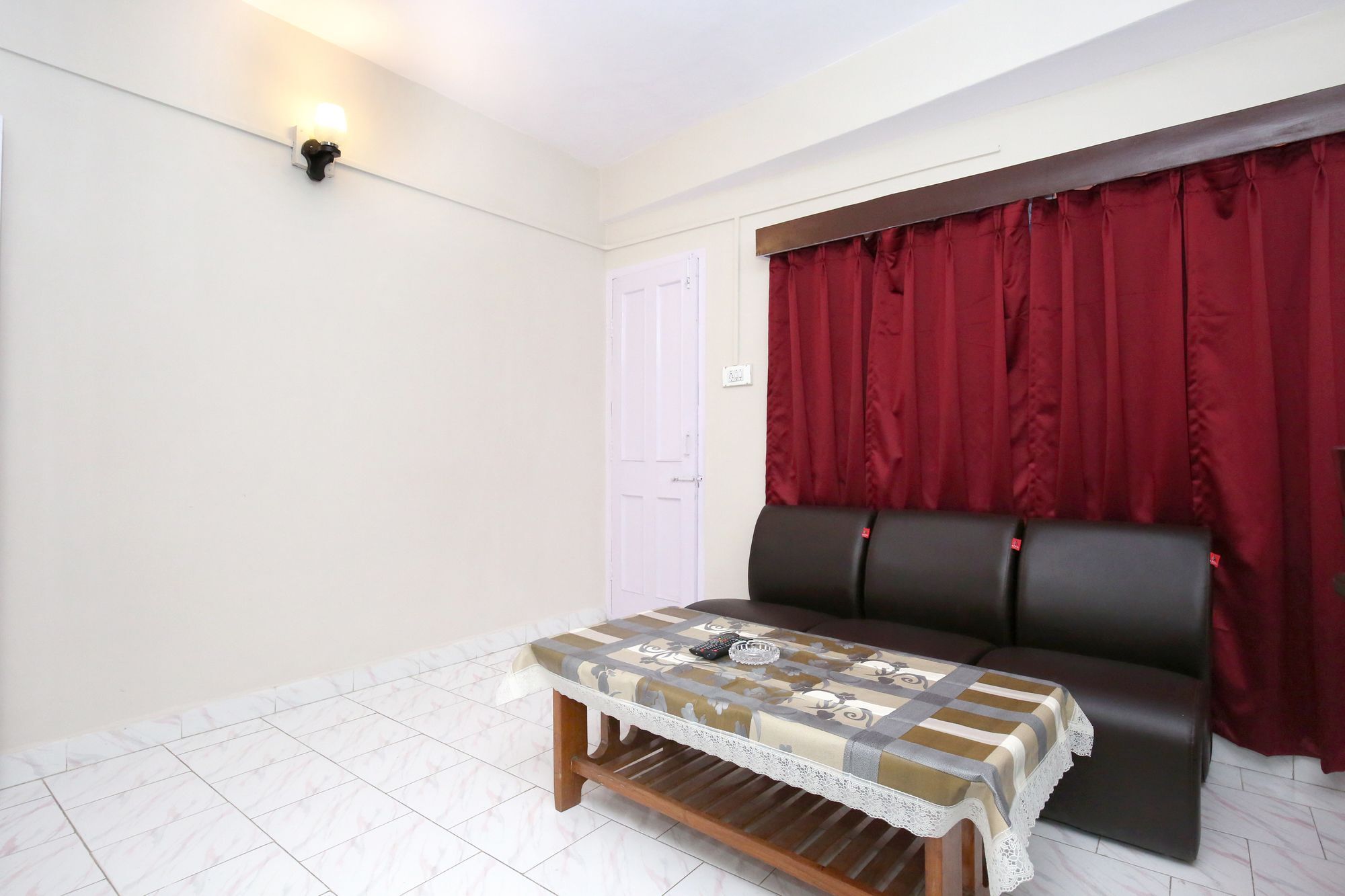 Oyo 10404 3bhk The Mall