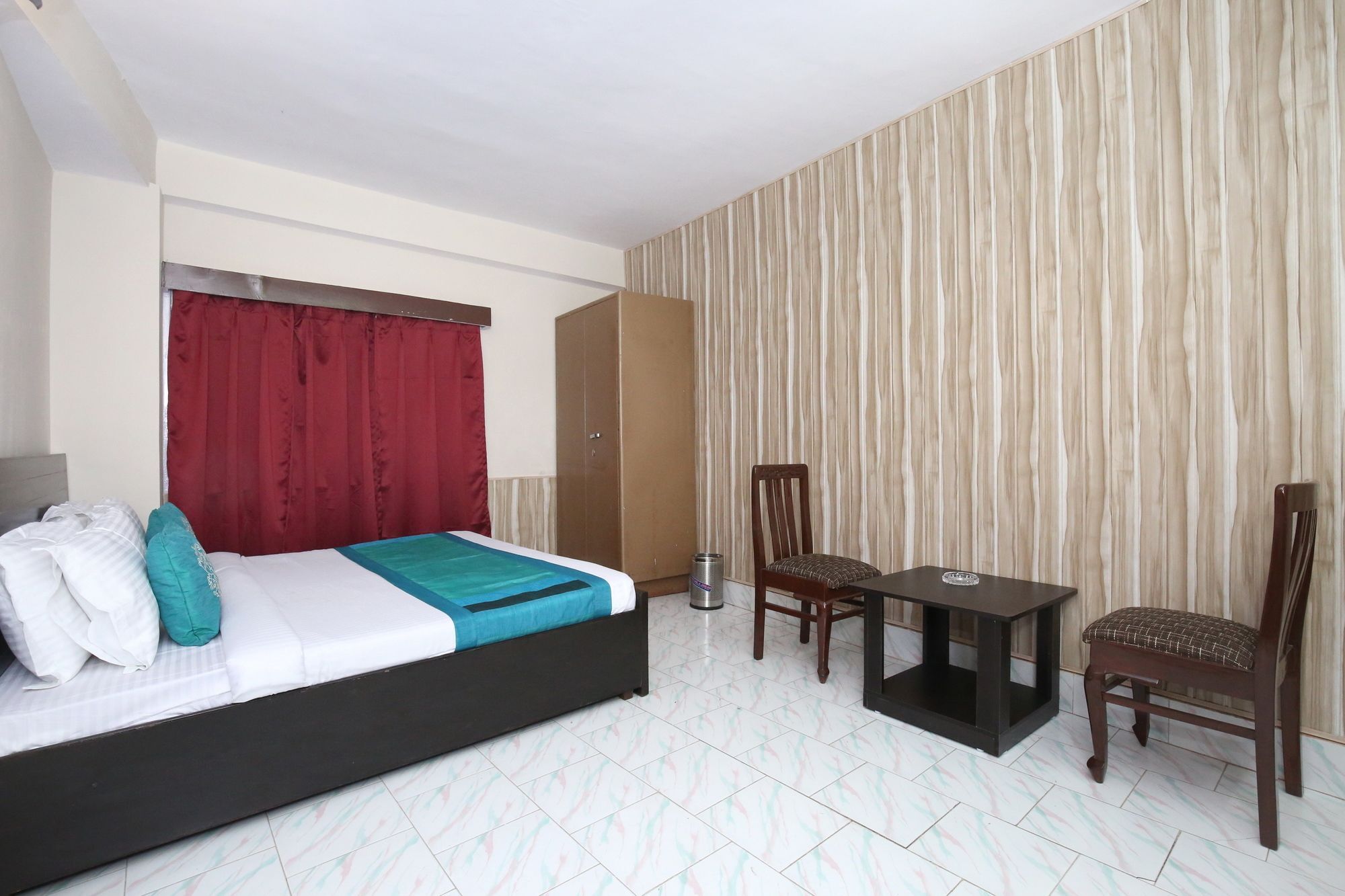 Oyo 10404 3bhk The Mall Hotel 2*