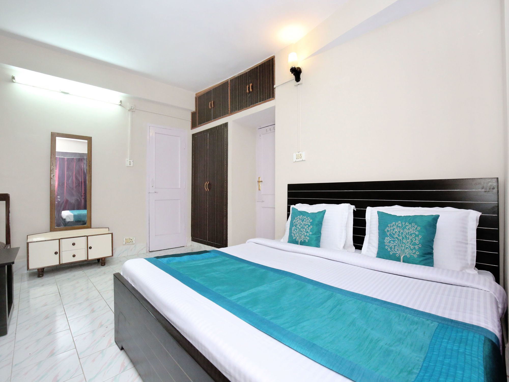 Oyo 10404 3bhk The Mall Shimla