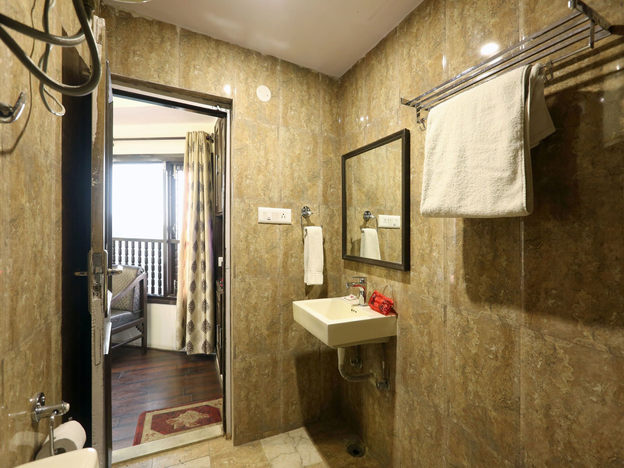 Hotel Oyo 055 Mall Rd Tourism Lift