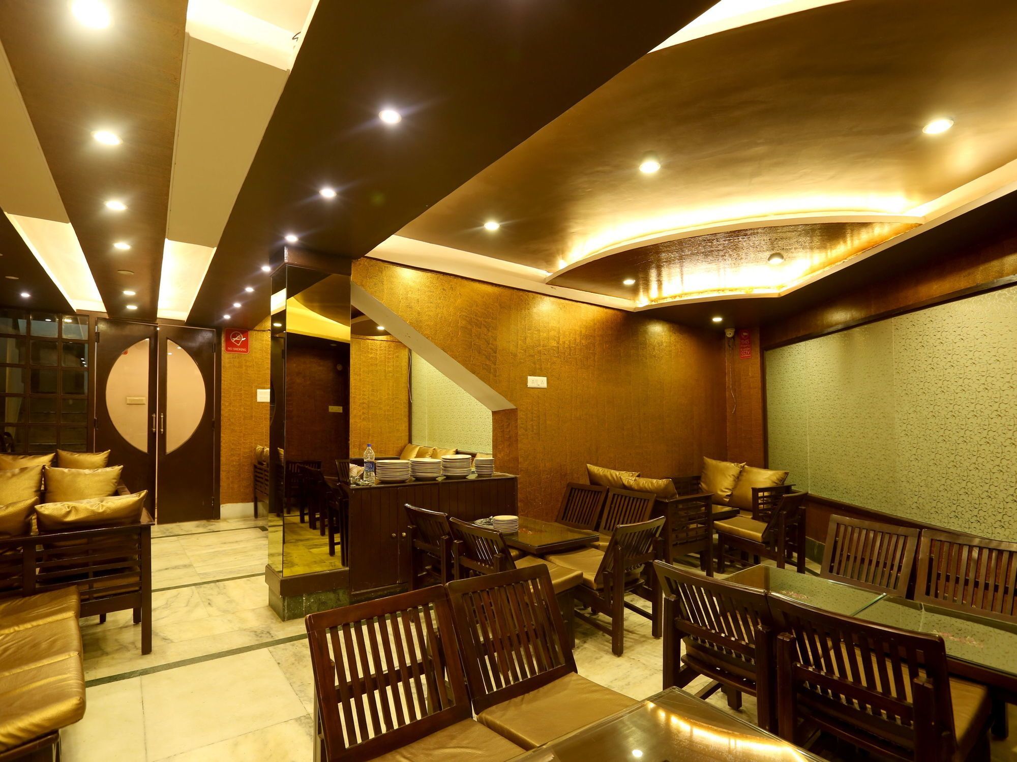 Oyo 055 Mall Rd Tourism Lift Hotel Shimla