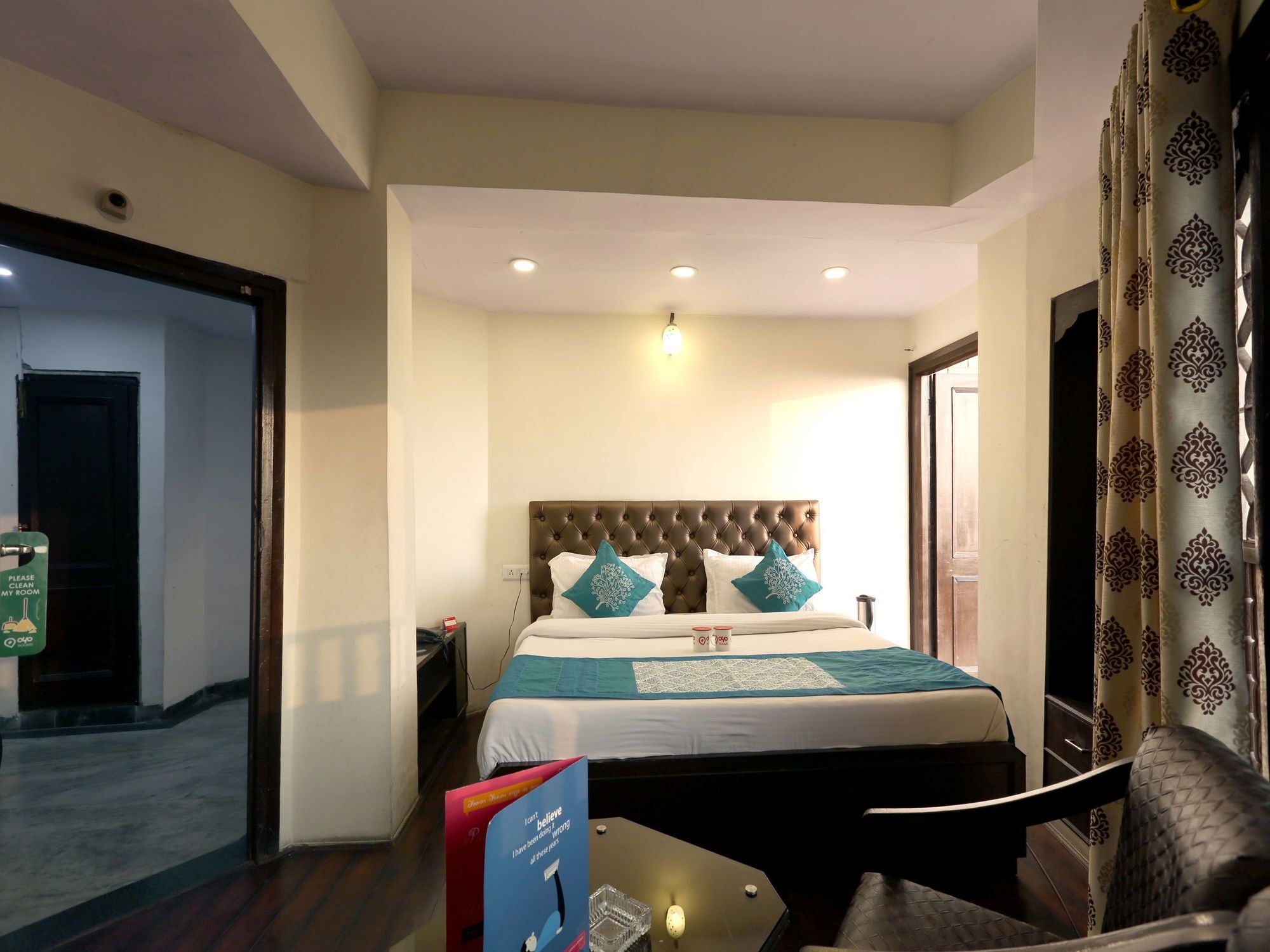 Oyo 055 Mall Rd Tourism Lift Hotel 3*